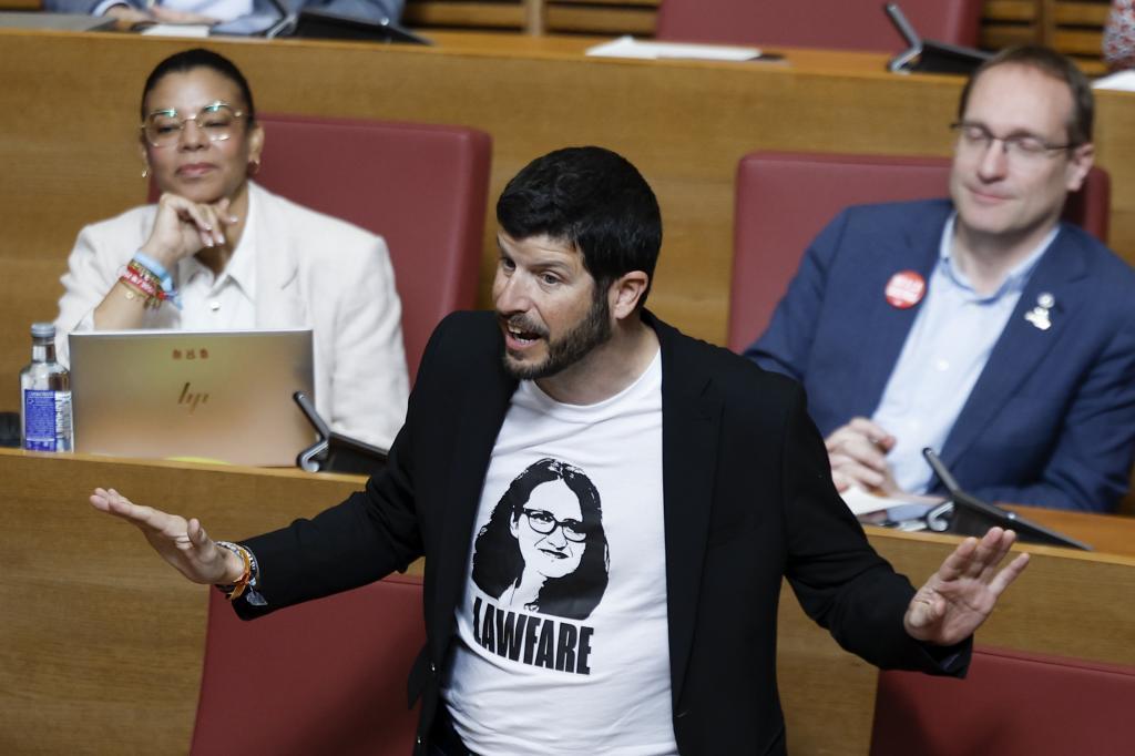 El nuevo portavoz de Iniciativa, Carles Esteve, en las Cortes Valencianas.