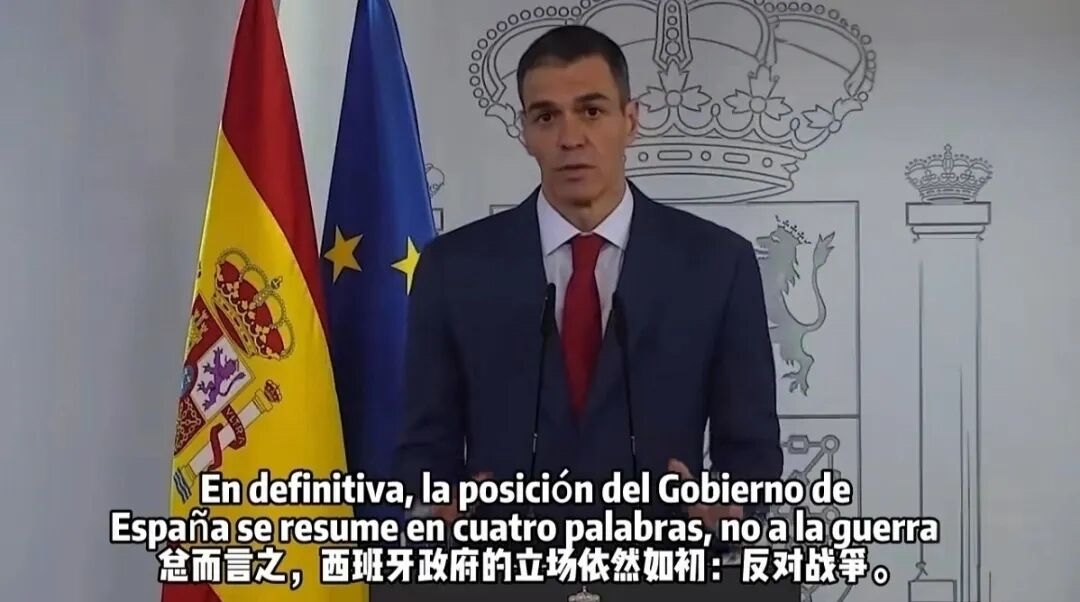 Retransmisión de un discurso de Sánchez en la televisión china.