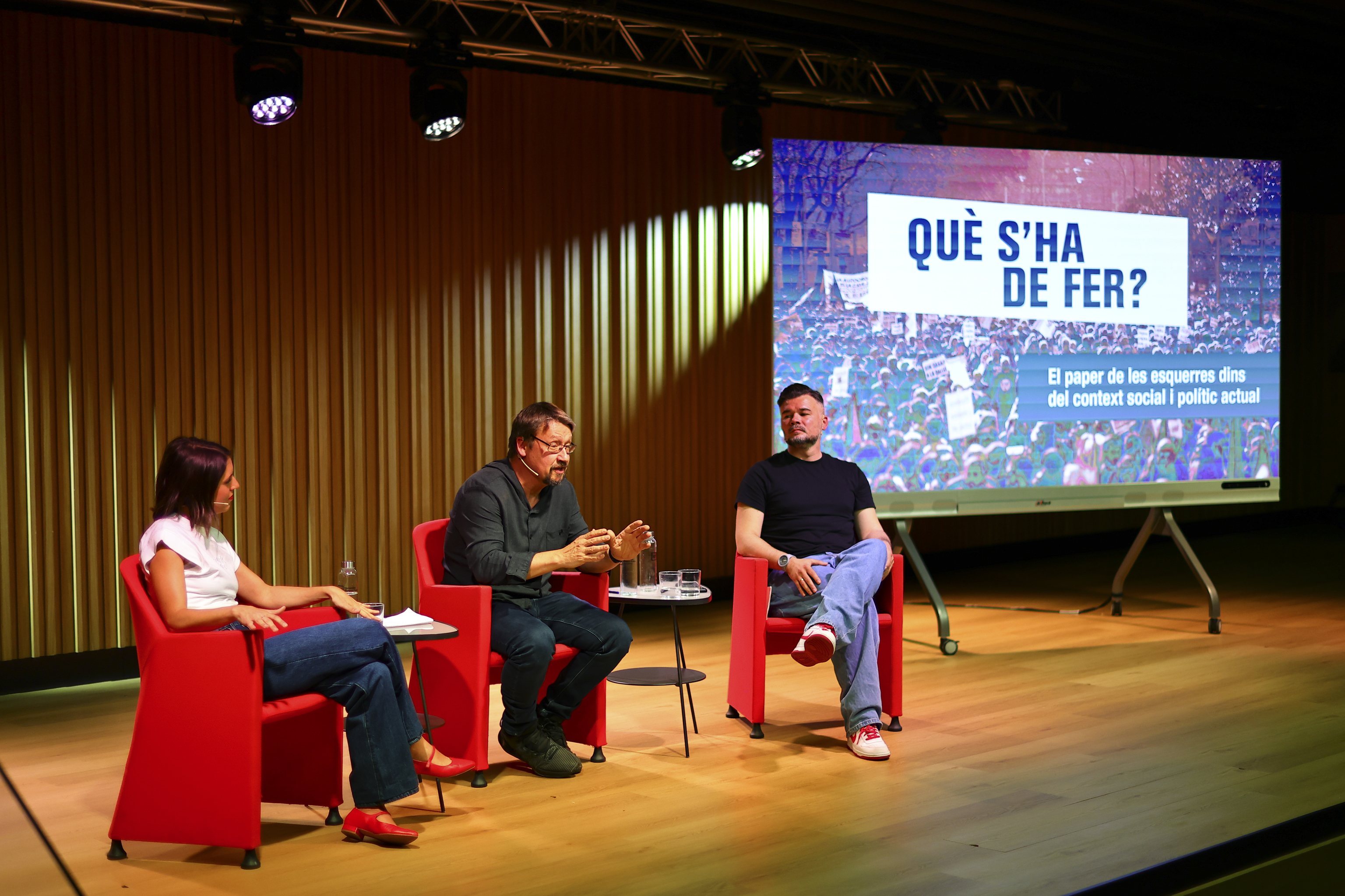 Irene Montero y Gabriel Rufián participan en el acto 'Que s'ha de fer?', moderado por Xavier Domenech, ayer en Barcelona