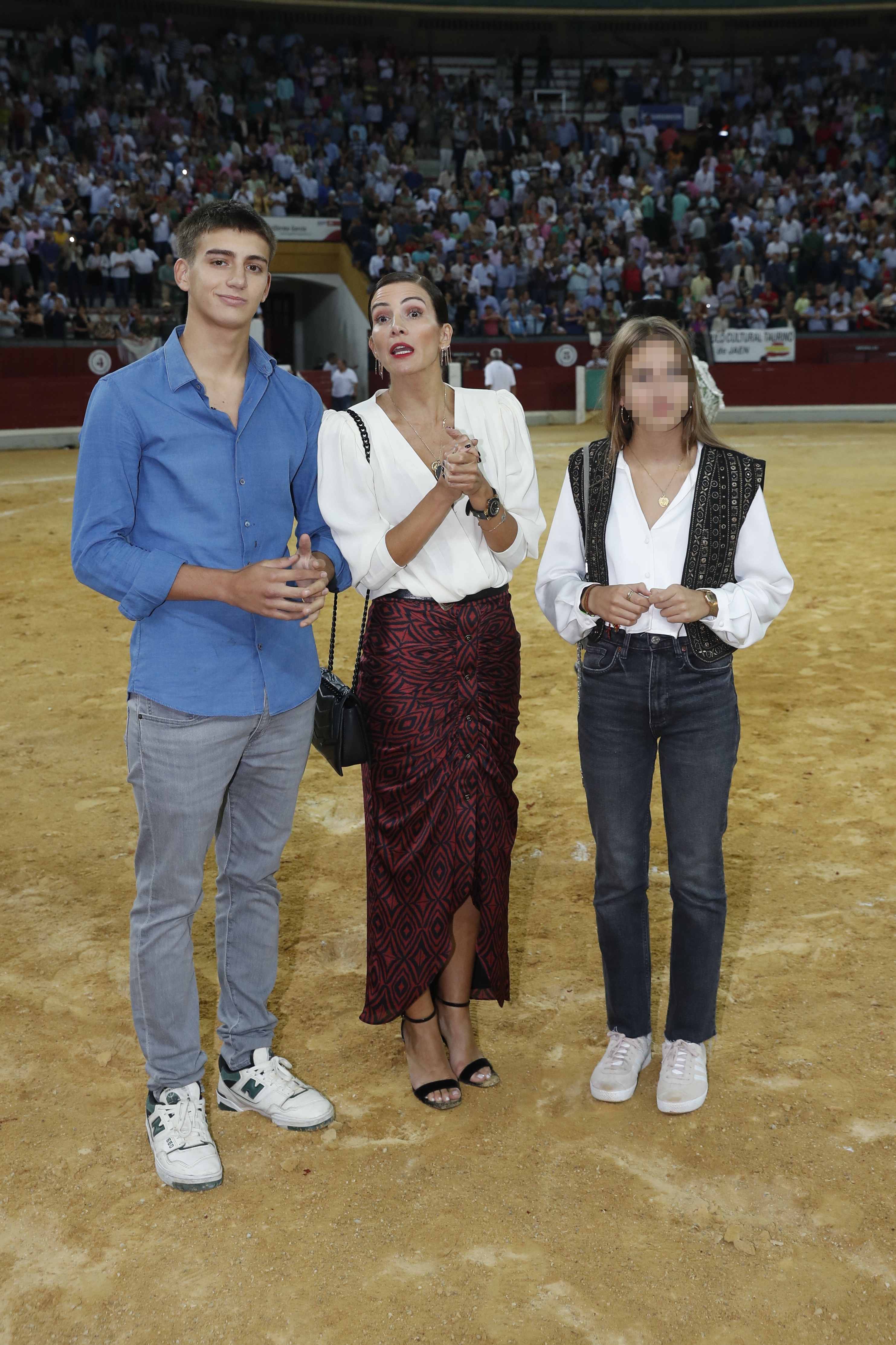 Virginia Troconis, junto a sus hijos Manuel y Triana.