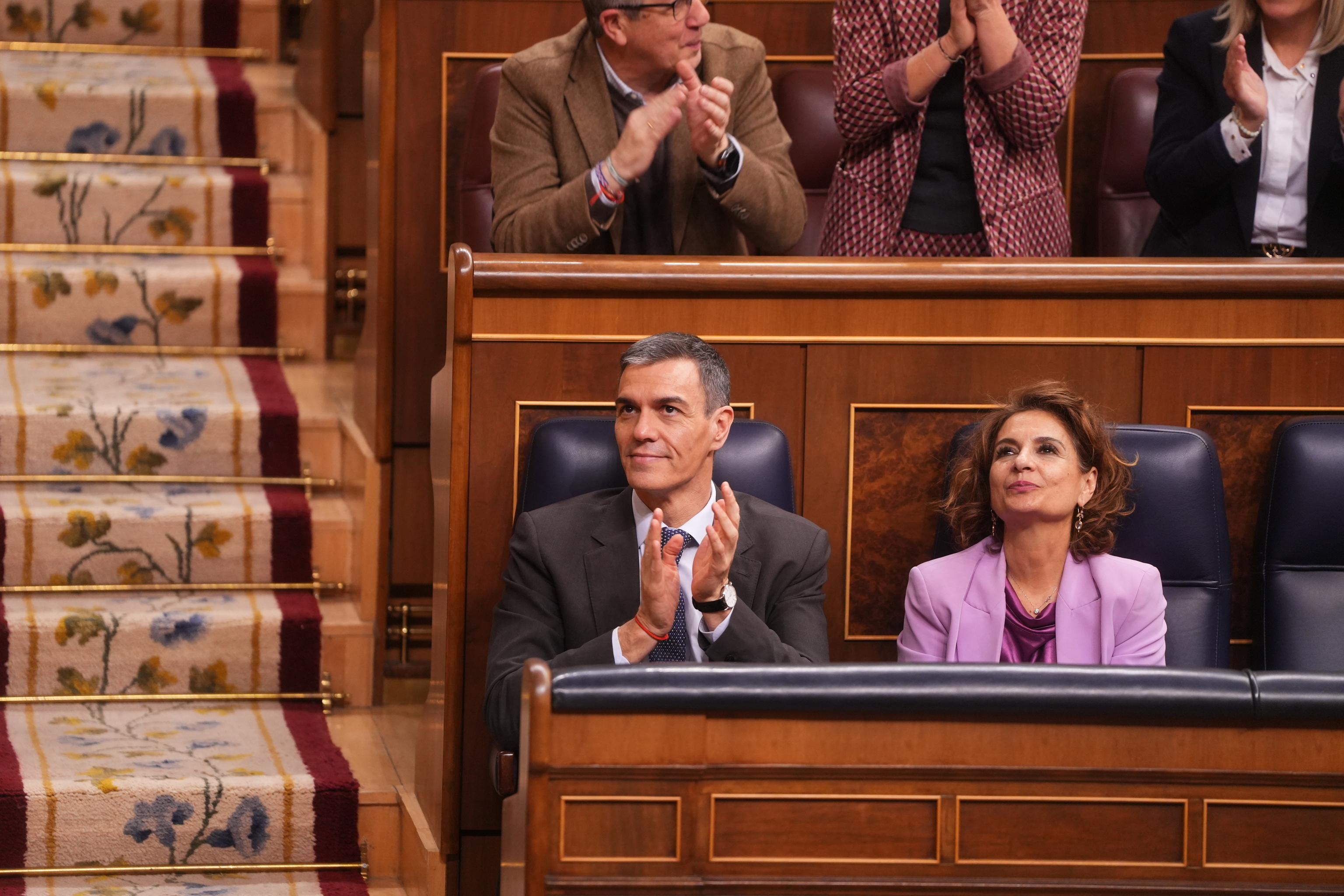 El presidente del Gobierno, Pedro Sánchez, y la aún vicepresidenta María Jesús Montero en el Congreso de los Diputados.