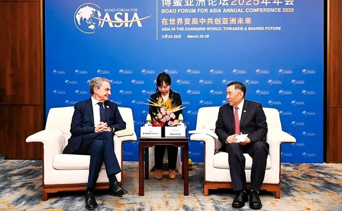El ex presidente Zapatero participando en un foro en China.