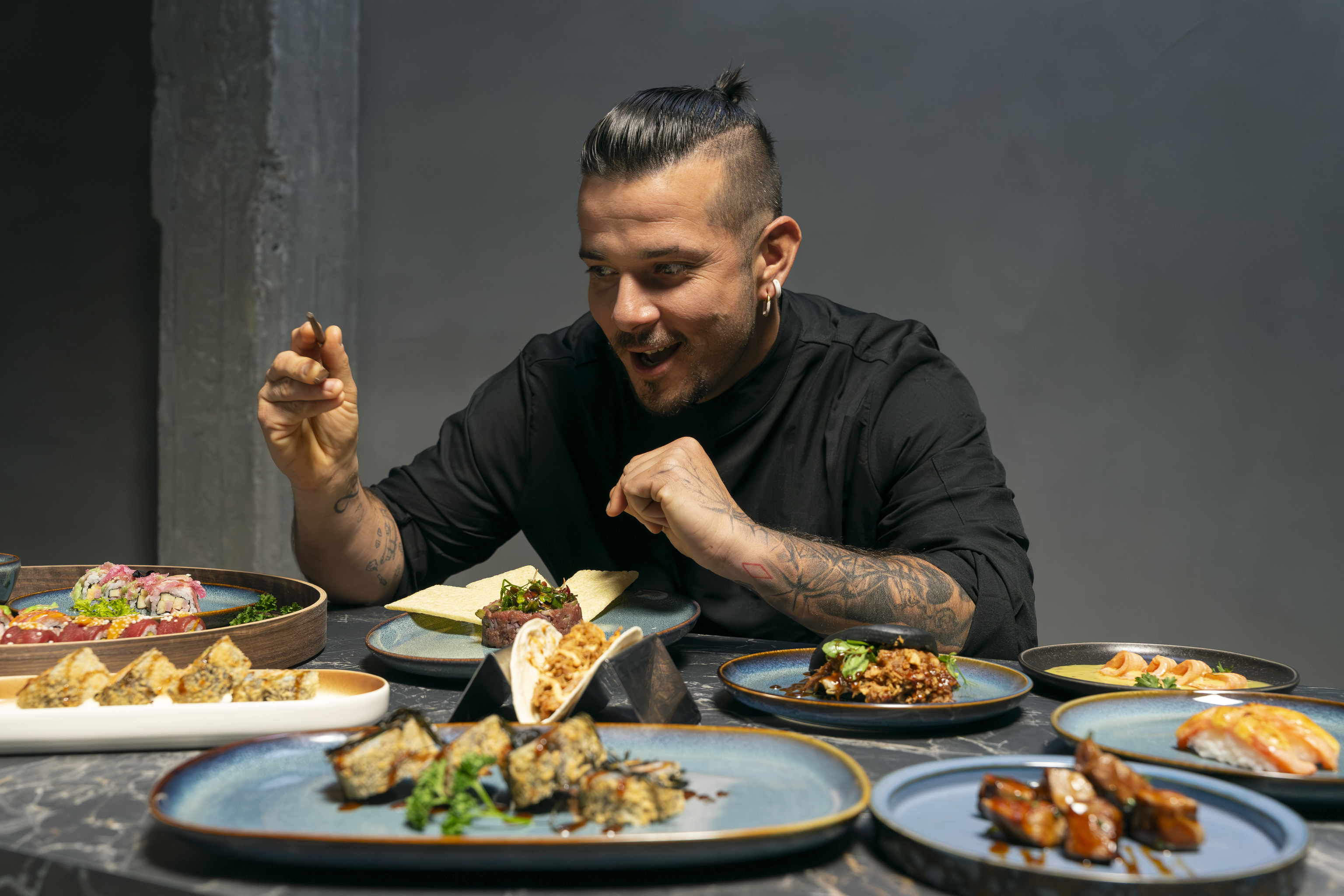 El chef Carlos Maldonado con su propuesta de platos para el buf� de SUMO.