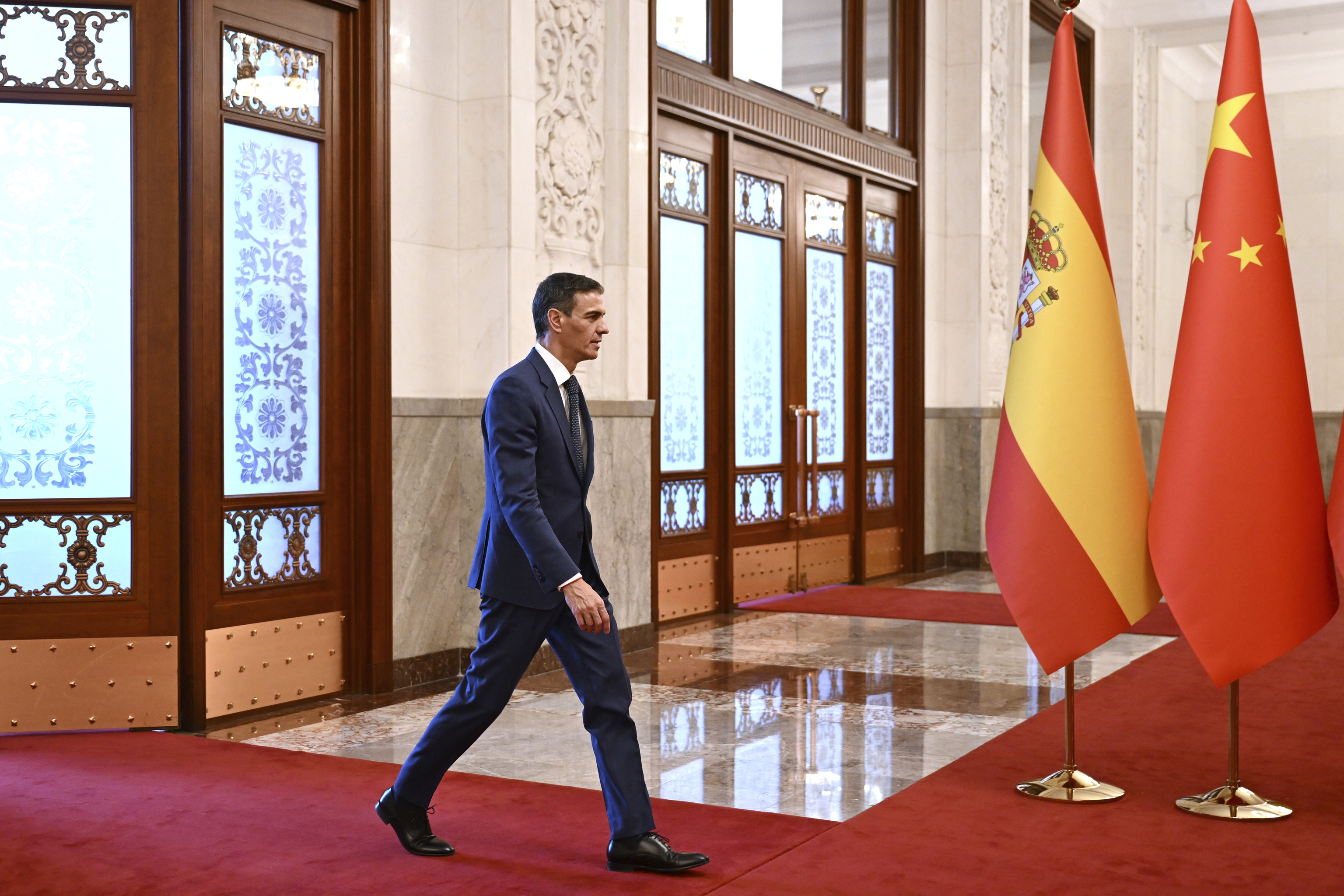 Pedro Sánchez, peón útil de China