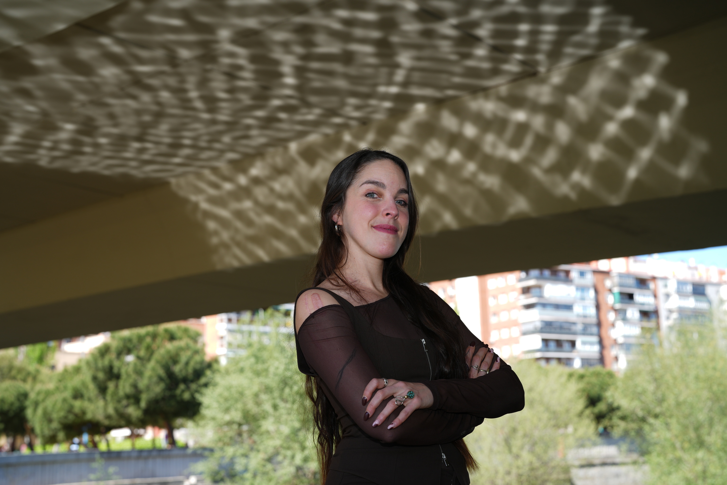 Amarna Miller posa para la entrevista en Madrid Río.