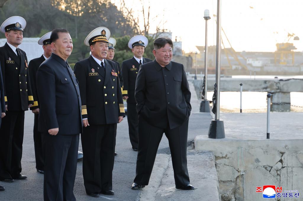 El líder norcoreano, Kim Jong Un, hace unos días durante unas pruebas de lanzamiento de misiles de crucero