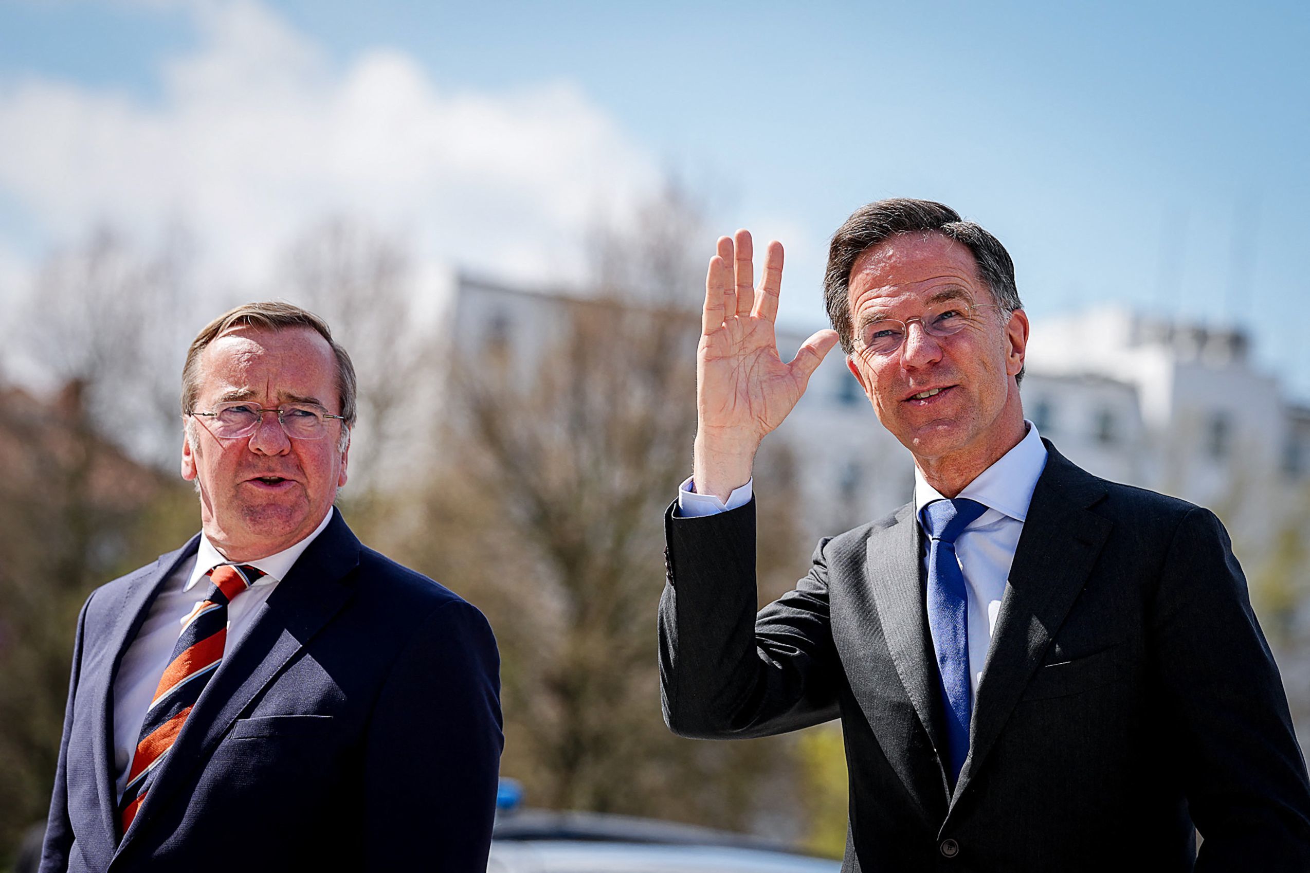 El ministro de Defensa alemán, Boris Pistorius, da la bienvenida a Mark Rutte, a su llegada a Berlín, este miércoles.