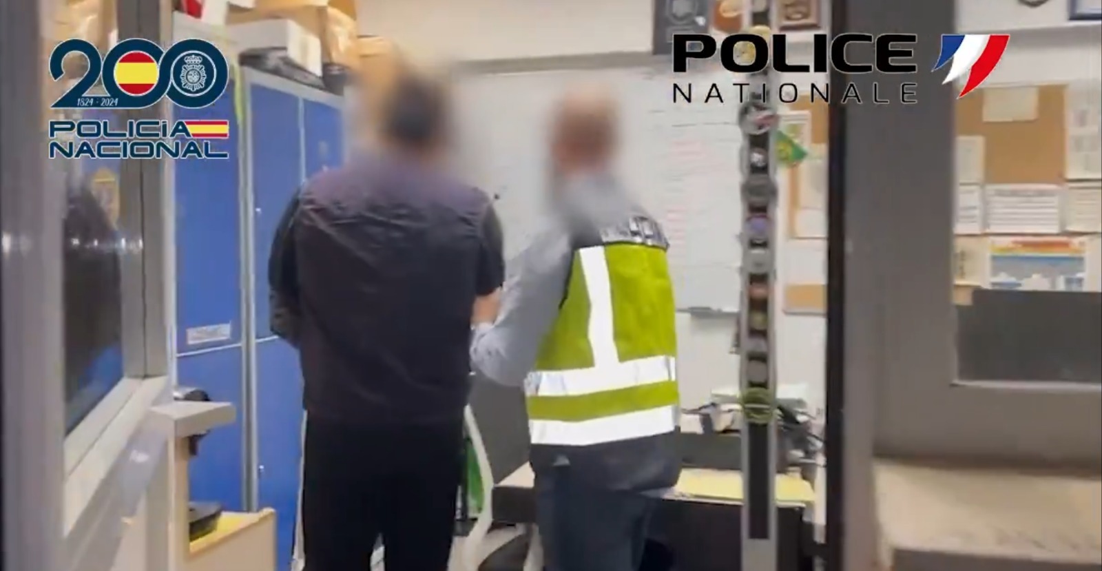 Walid Bara conducido a dependencias policiales durante su detención.