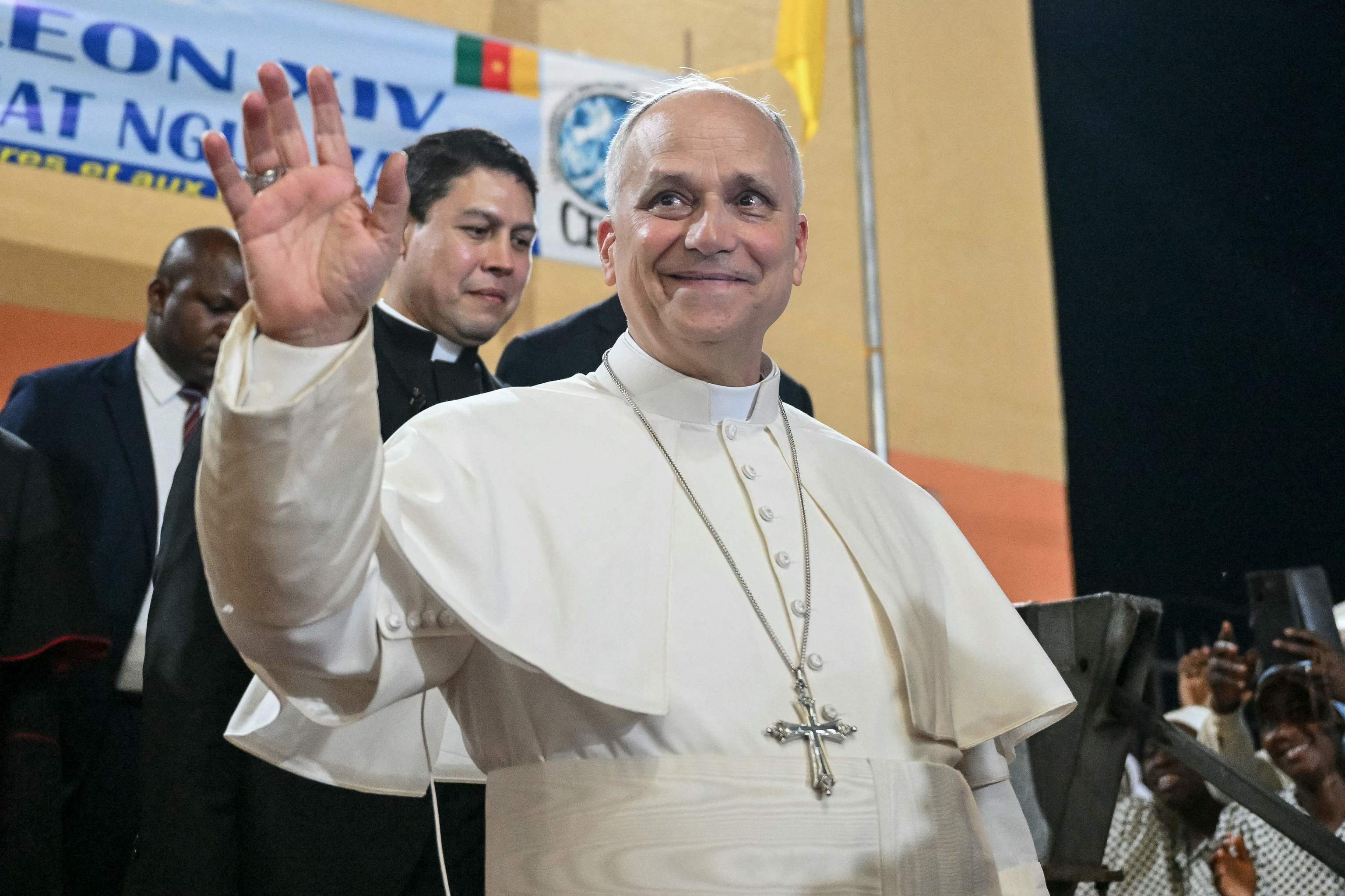 El Papa León XIV, durante su visita a Camerún, en África.