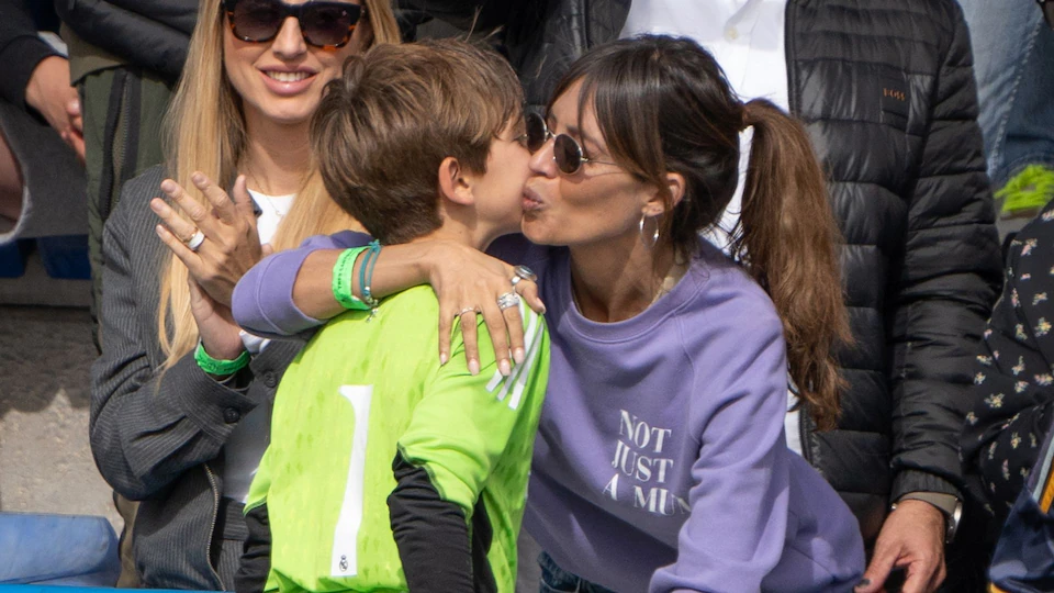 Sara Carbonero junto a su hijo