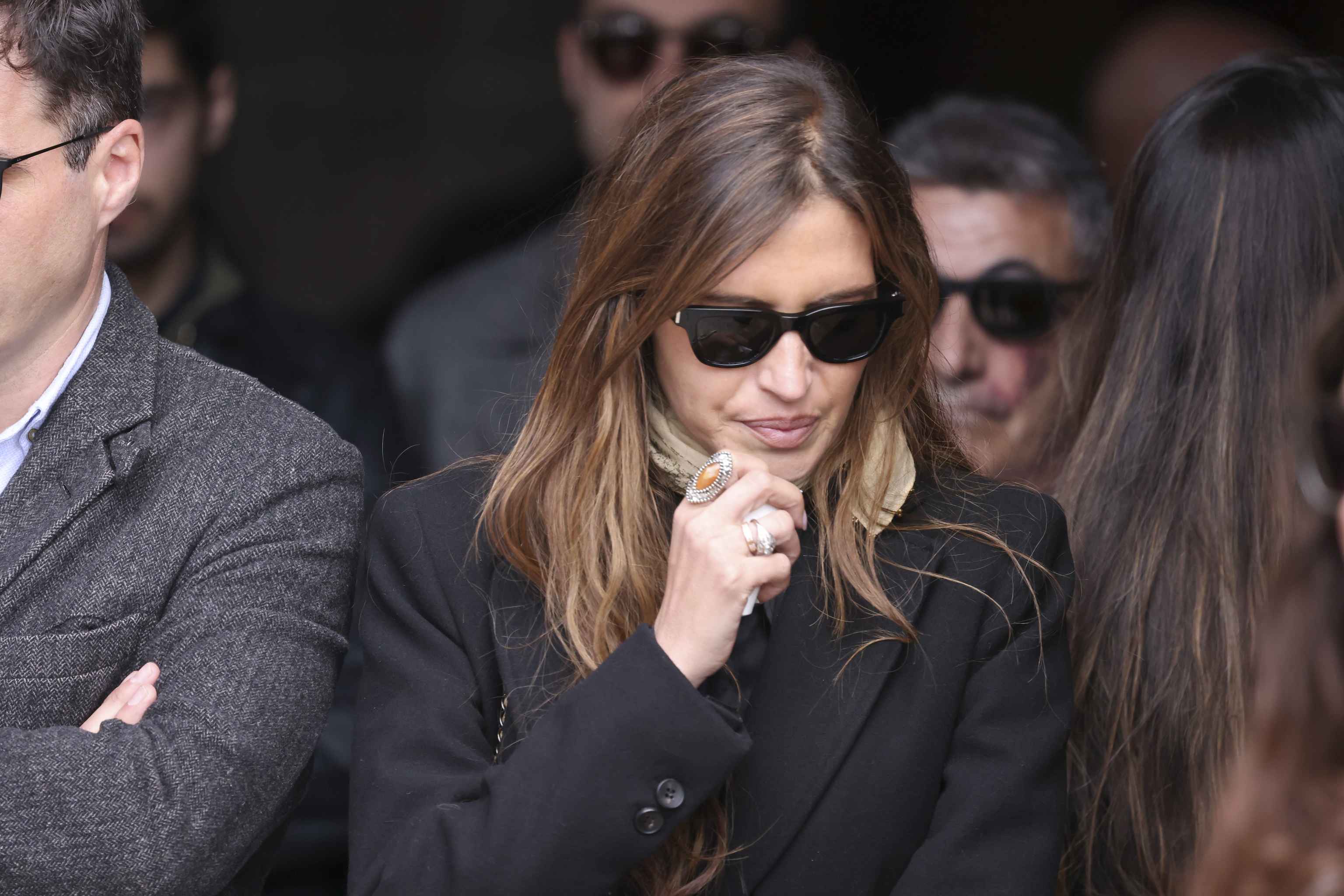 Sara Carbonero, durante el funeral por su madre, Goyi Arévalo.