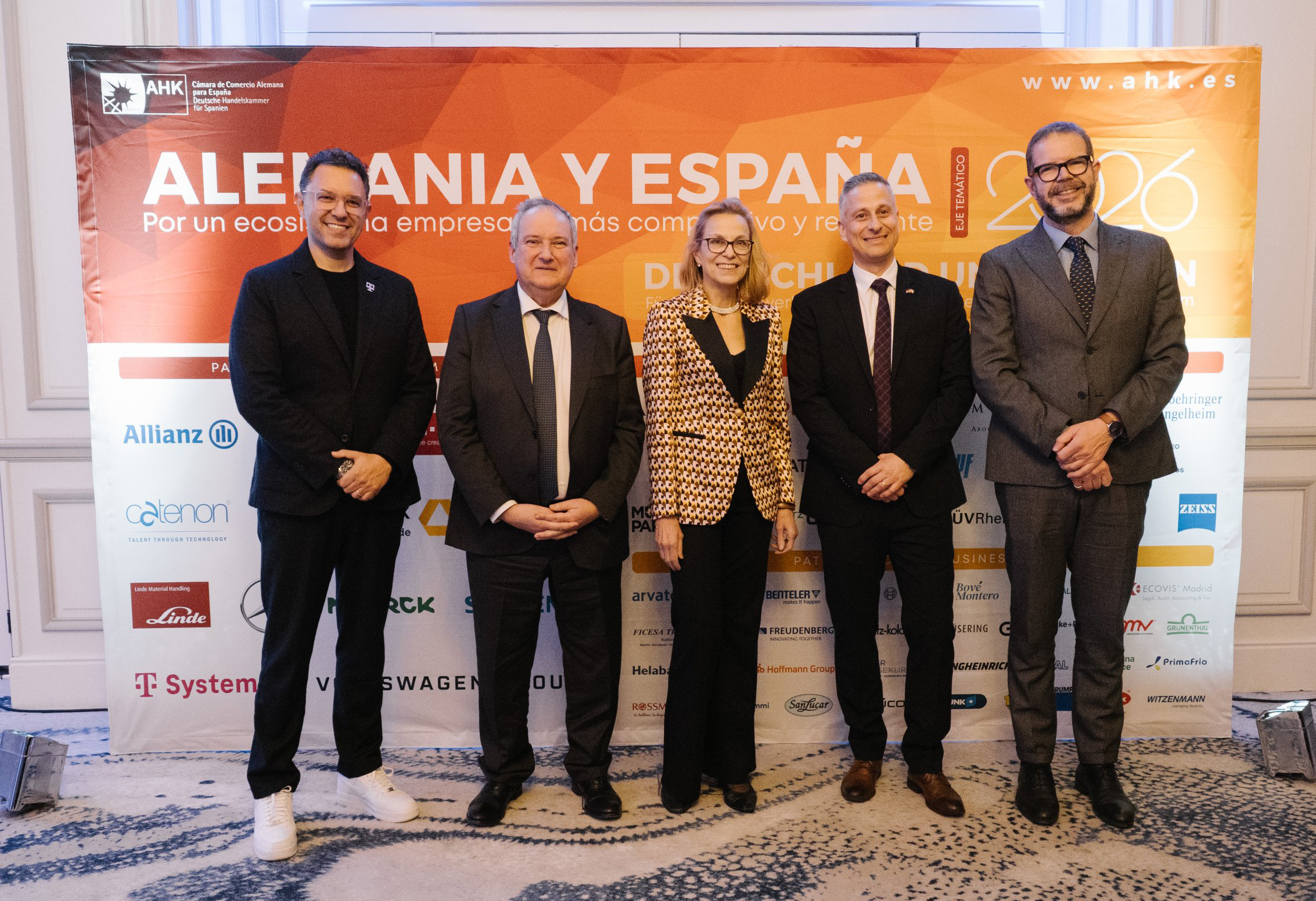 De izquierda a derecha, el presidente de la Cámara, Osmar Polo, el ministro de Industria, Jordi Hereu, la embajadora alemana Margarete Gosse, el director general de la Cámara, Mischa Groh y el director de la oficina GTI en España, Friedrich Henle