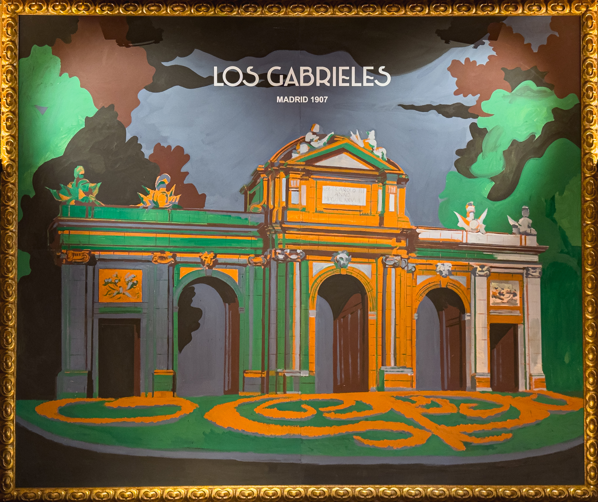 La Puerta de Alcalá y referencias a las bodegas de Jerez copan las paredes en forma de brillantes azulejos desde 1907.