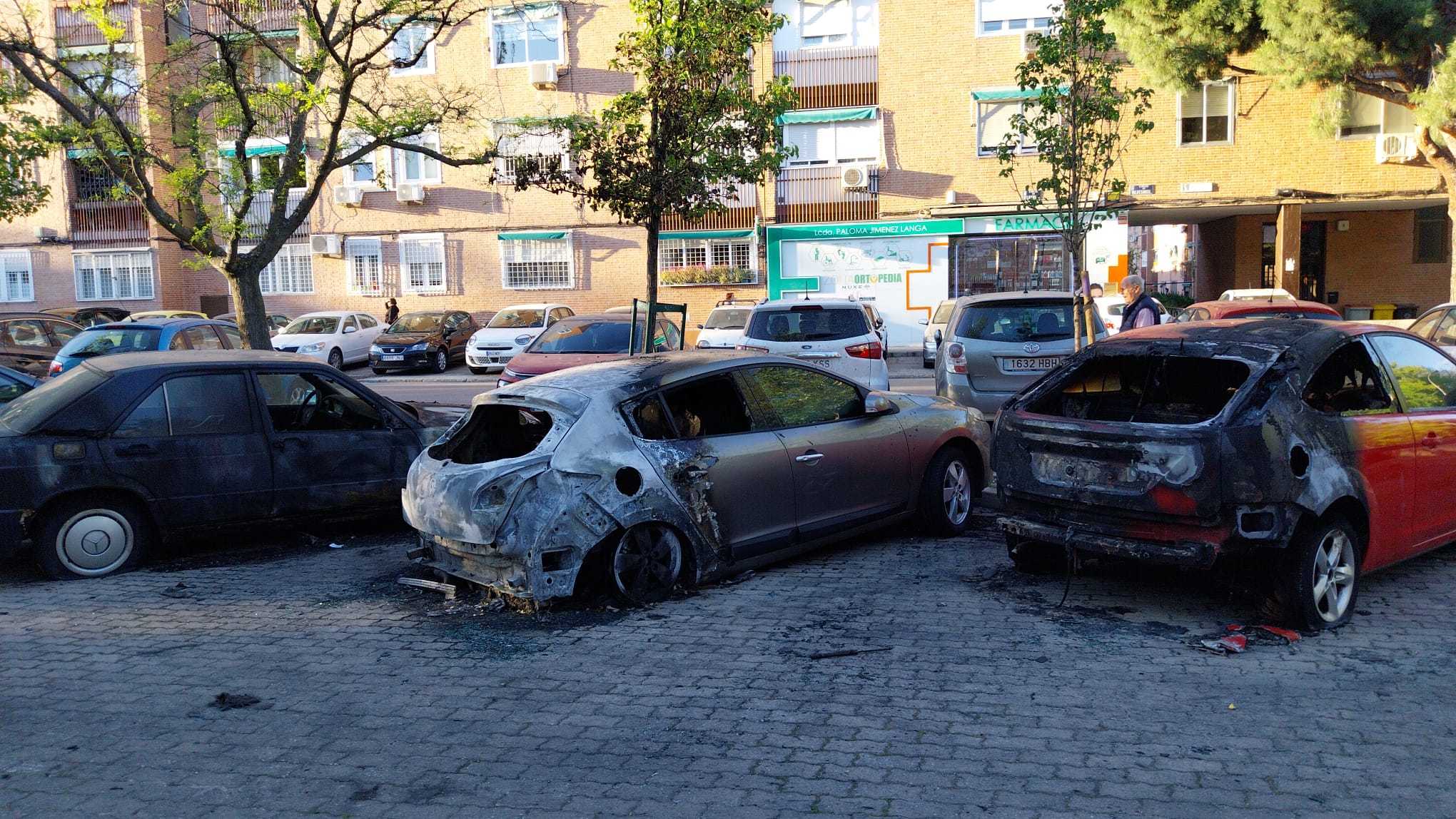Varios de los coches calcinados
