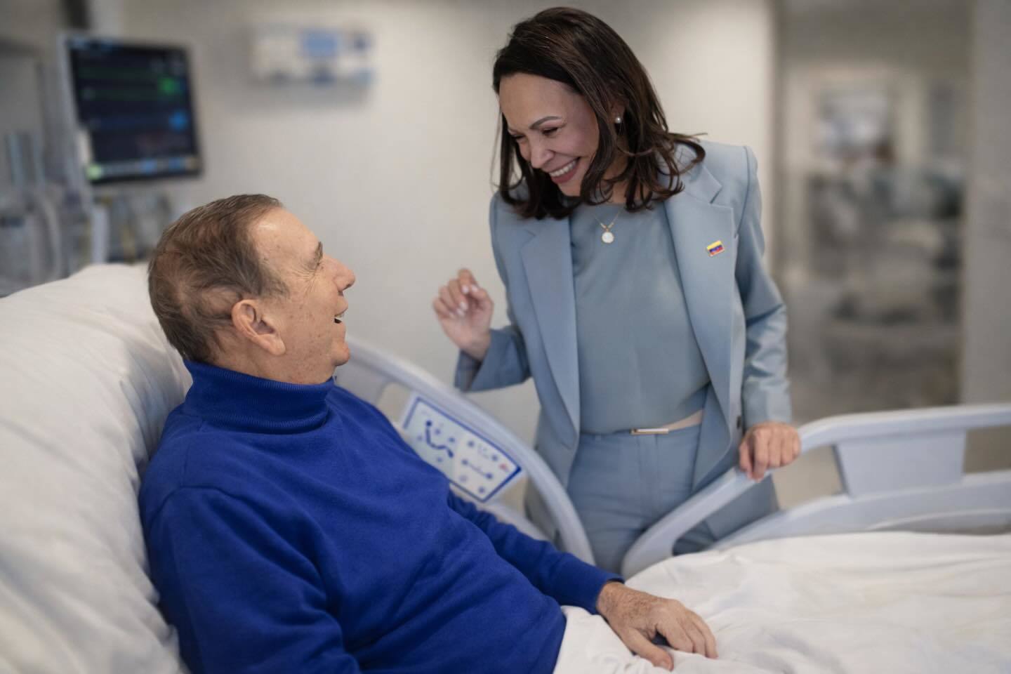 Edmundo Gonz�lez junto a Mar�a Corina Machado, hoy, en Madrid.