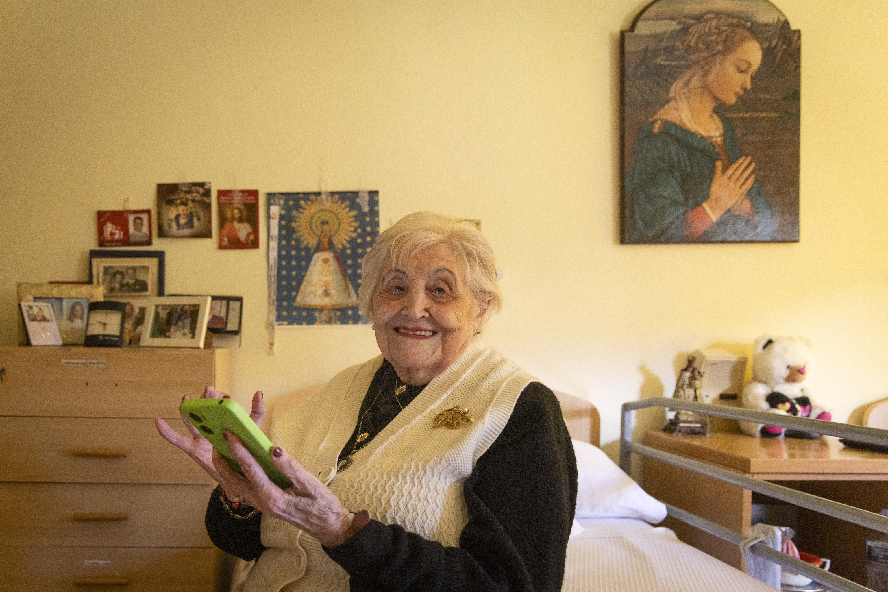 Carolina, 102 años, vive en la residencia Santo Tomás de Daroca (Zaragoza).
