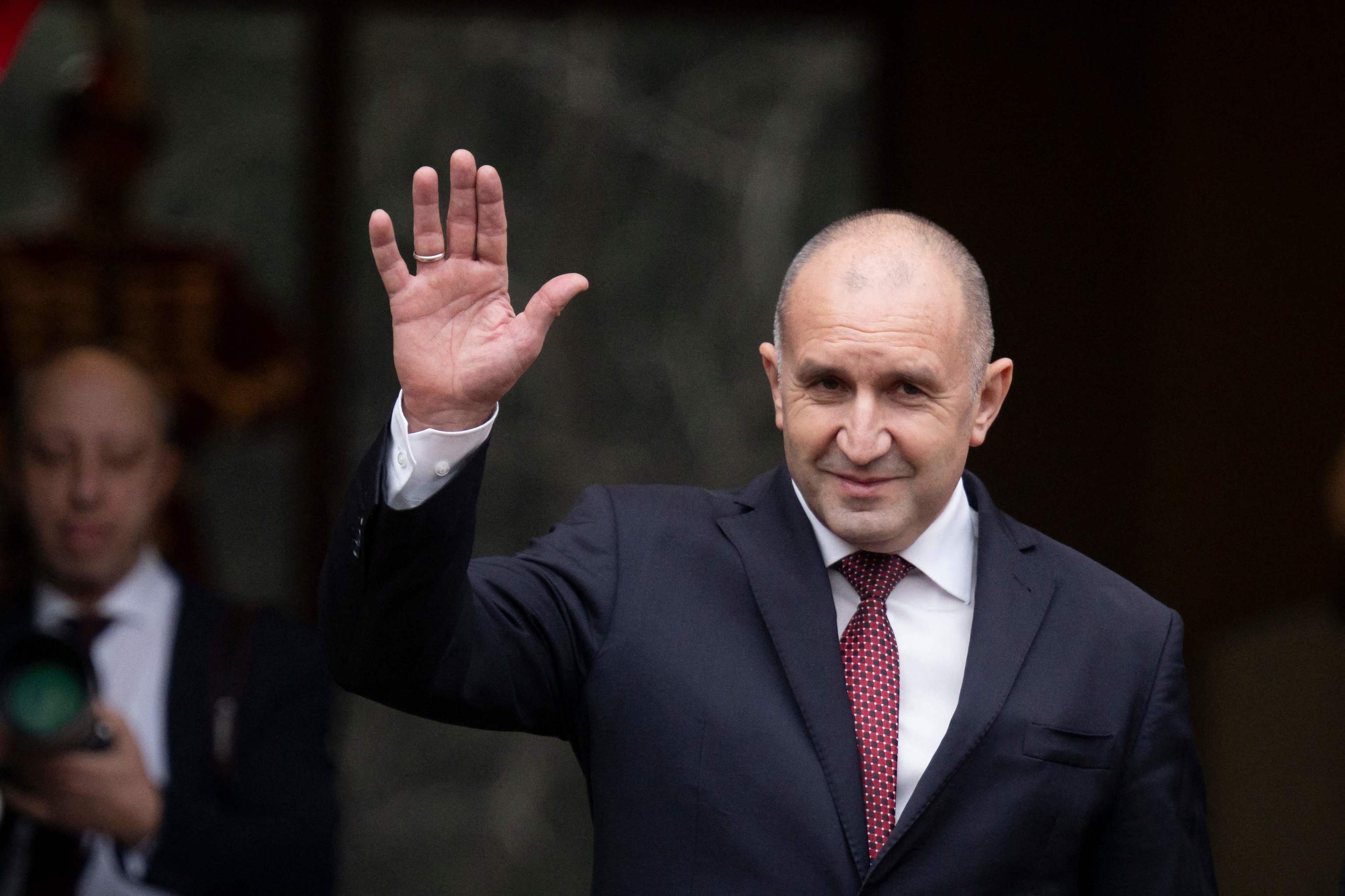 El ex presidente de Bulgaria, Rumen Radev, saluda al p�blico en Sof�a, el pasado mes de enero.