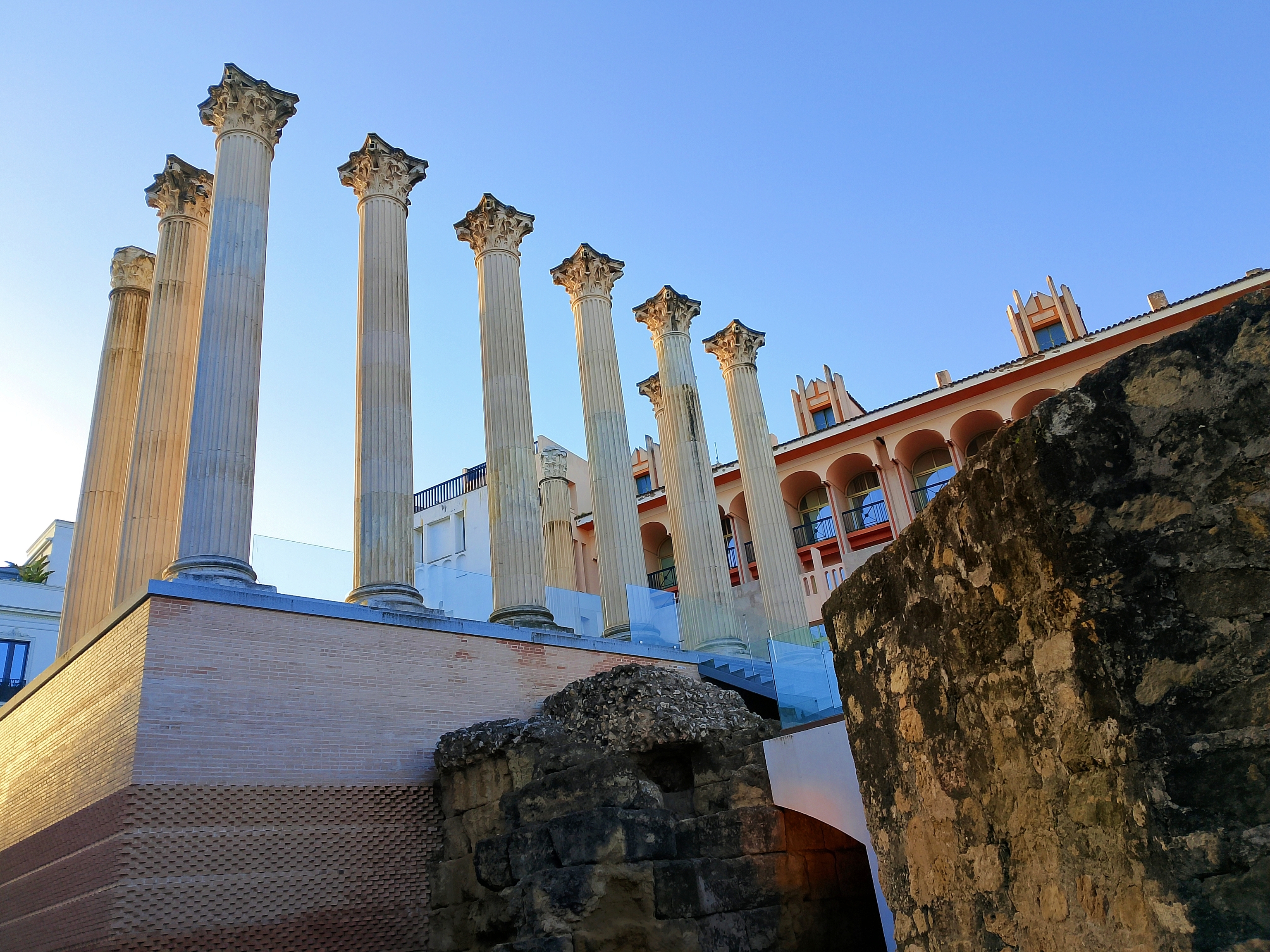 Restos del templo romano de la ciudad.