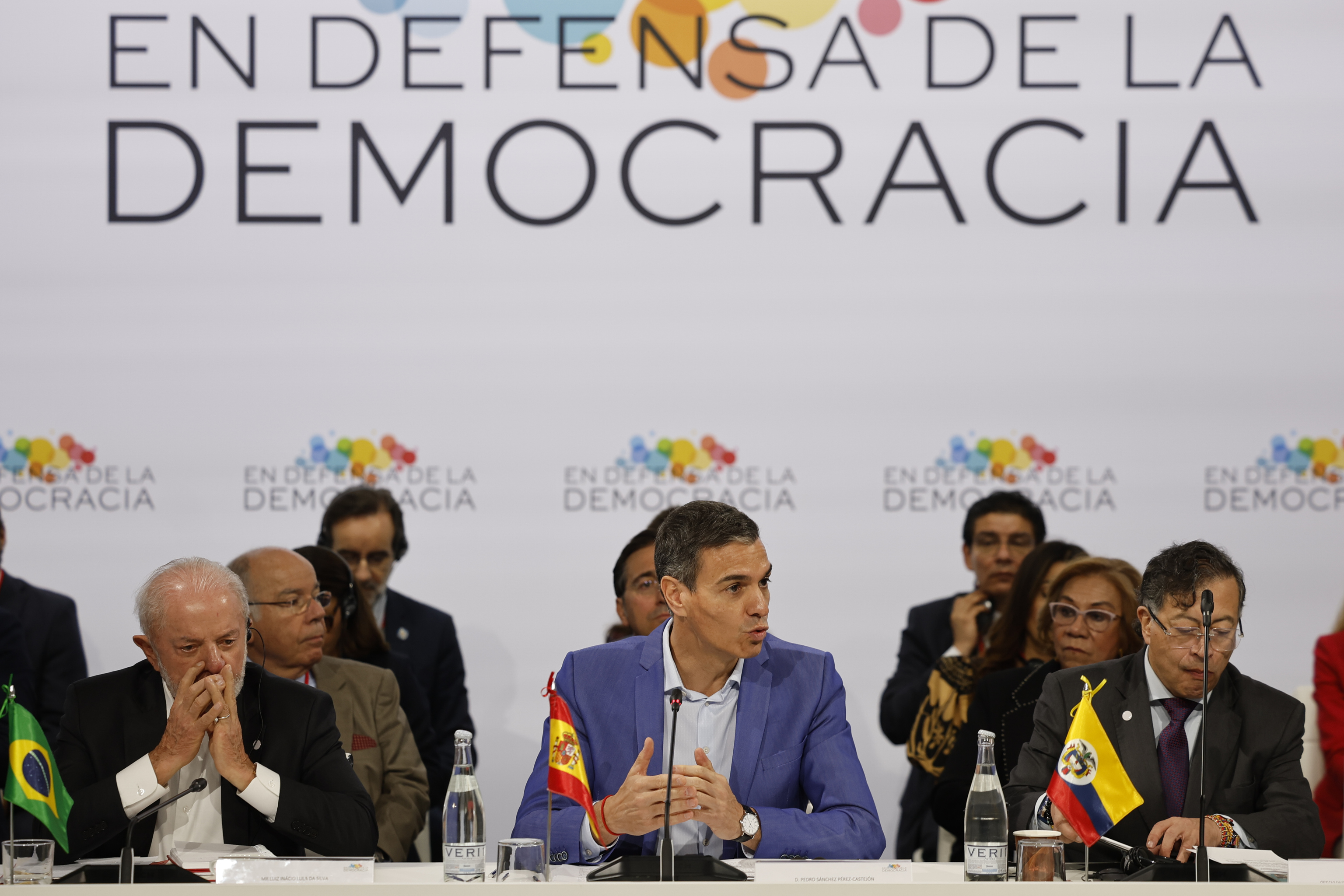 S�nchez, entre Lula da Silva y Petro, en Barcelona.