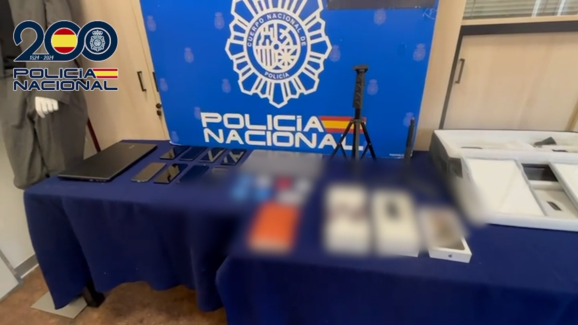 Parte del material requisado al hombre detenido