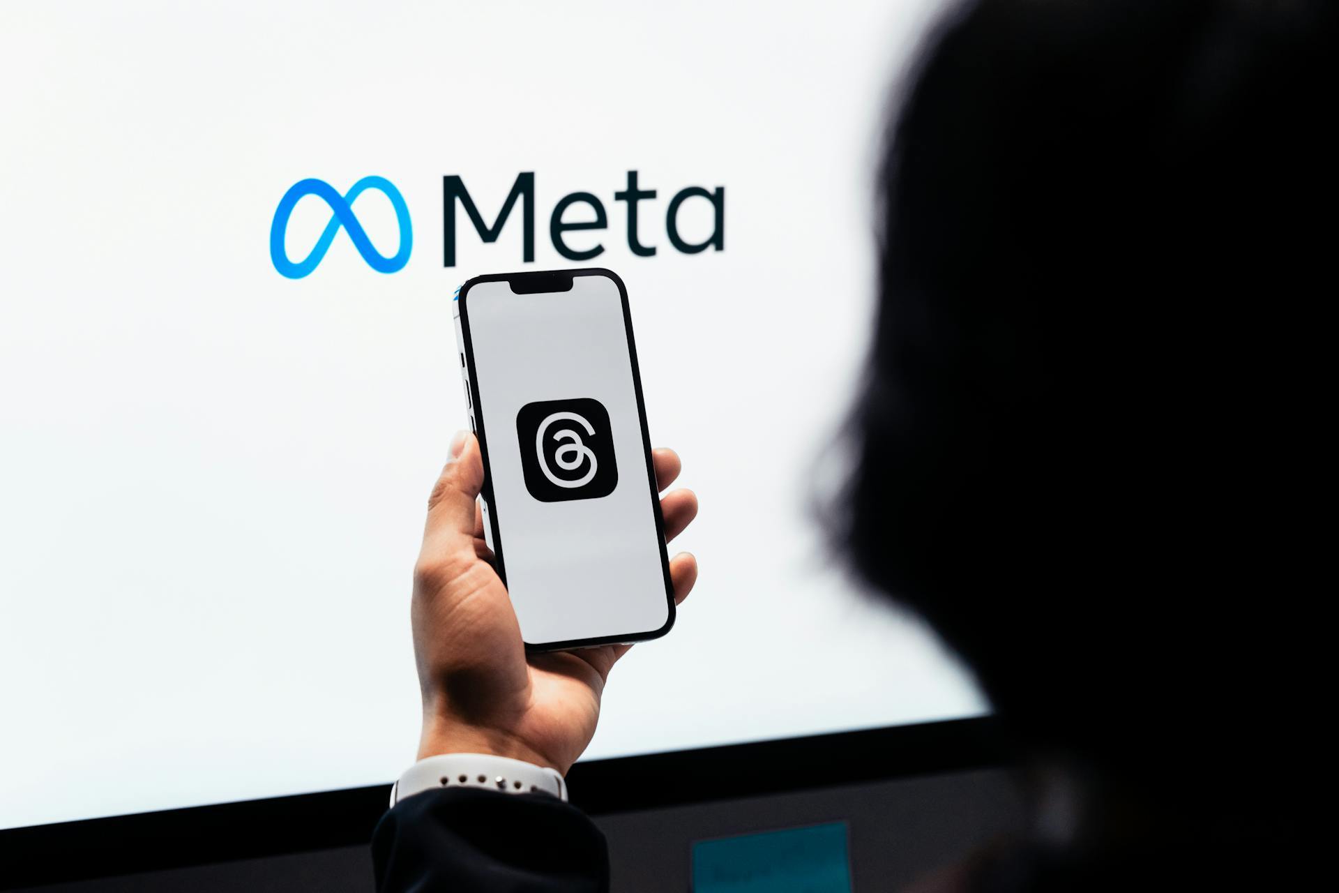 Meta espiará los ordenadores de sus empleados para entrenar a su IA