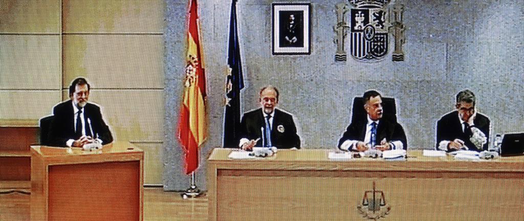 Imagen del monitor de la Audiencia Nacional durante la declaración como testigo de Mariano Rajoy en el macrojuicio de la 'trama Gürtel', en  2017.