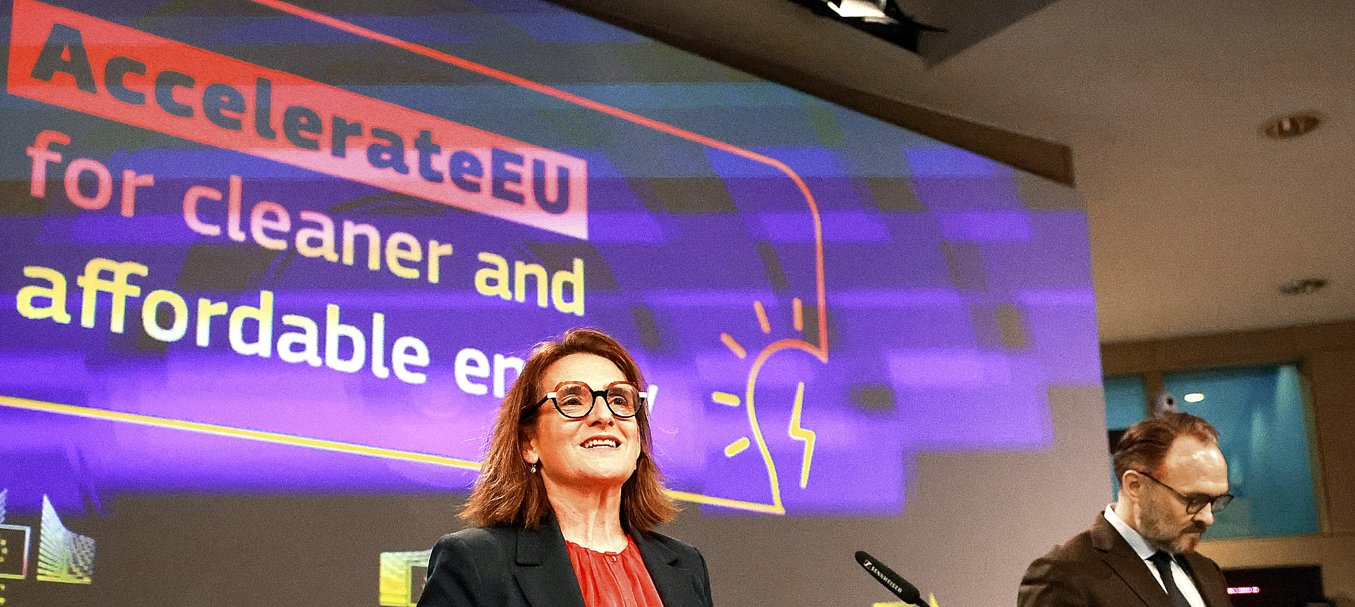 Bruselas no compra las recetas de España para paliar el golpe por Irán