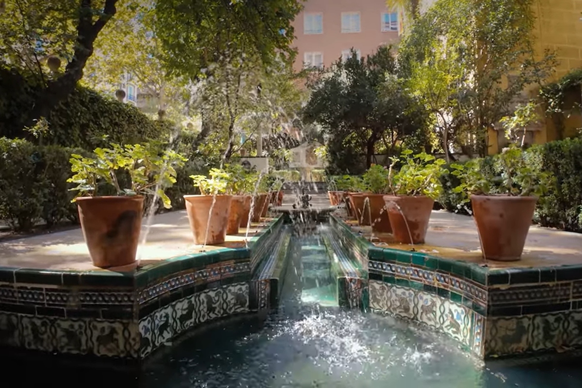 Parece Sevilla o Granada, pero es de los jardines más bonitos de Madrid: un refugio de paz en pleno centro (y con mucho arte)