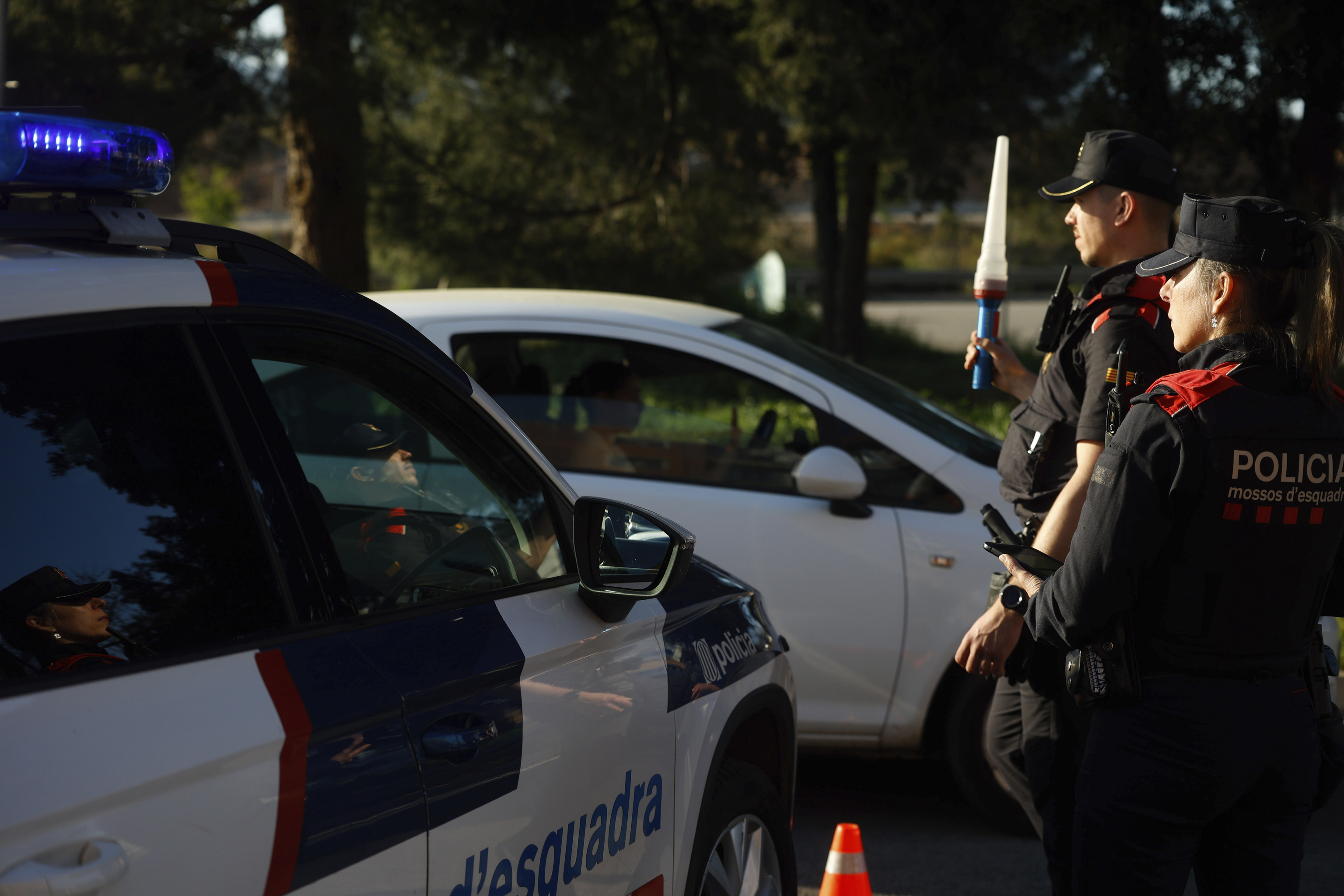 Dos muertos tras un choque provocado por un conductor que huía de la policía en Barcelona y ha embestido a otro coche