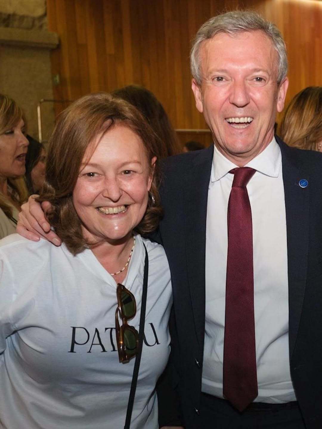Rosina Abellás, junto al presidente de la Xunta, Alfonso Rueda.