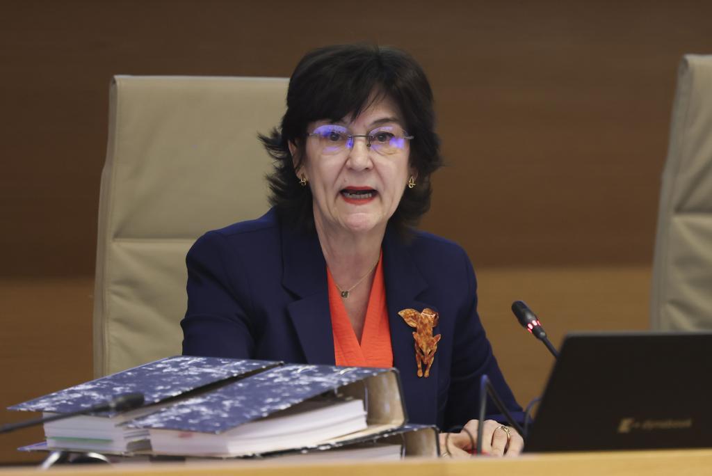 La presidenta de la Comisi�n Nacional de los Mercados y la Competencia (CNMC), Cani Fern�ndez, comparece en la Comisi�n de Econom�a del Congreso