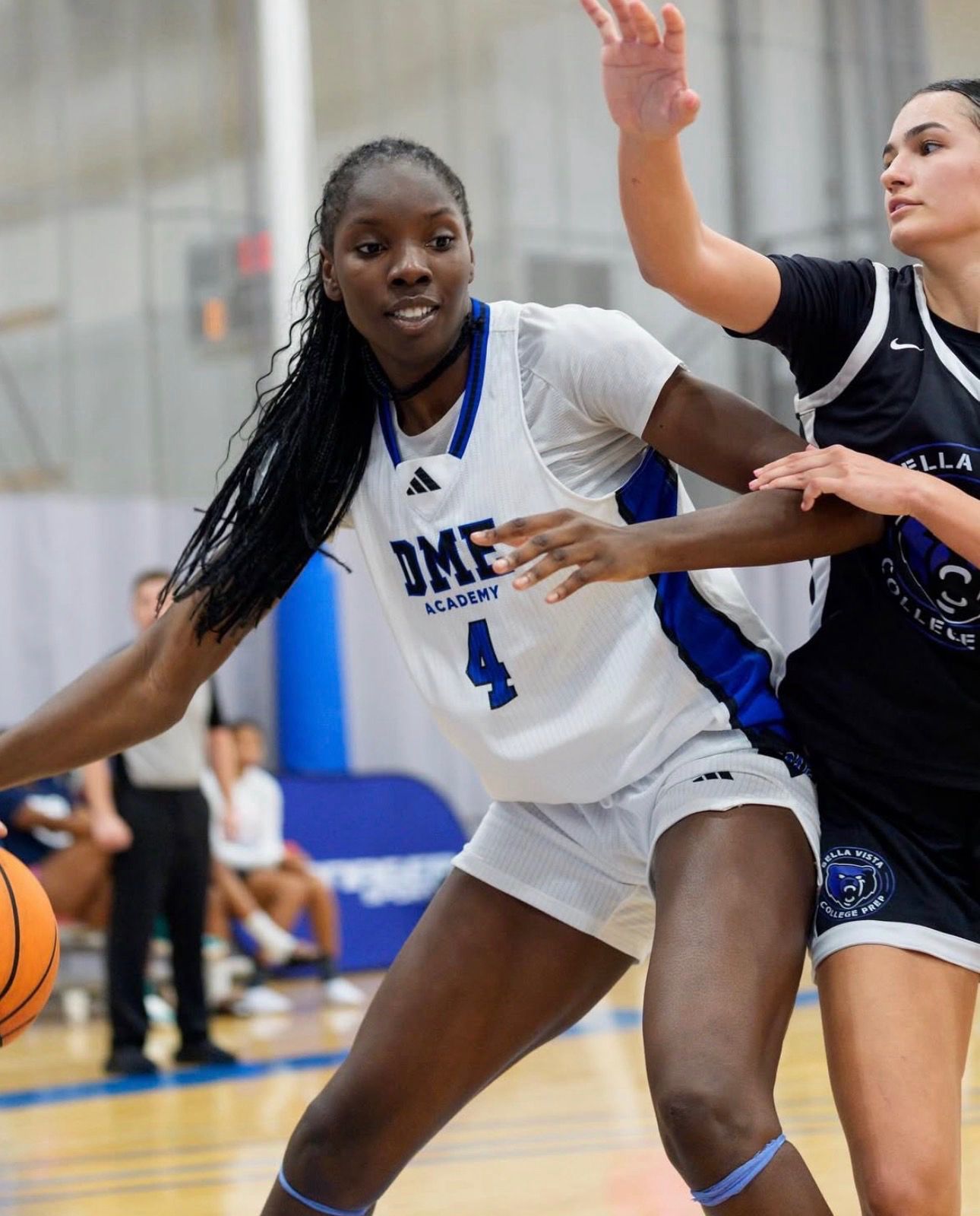 Sara Okeke, durante un partido con la DME Academy.