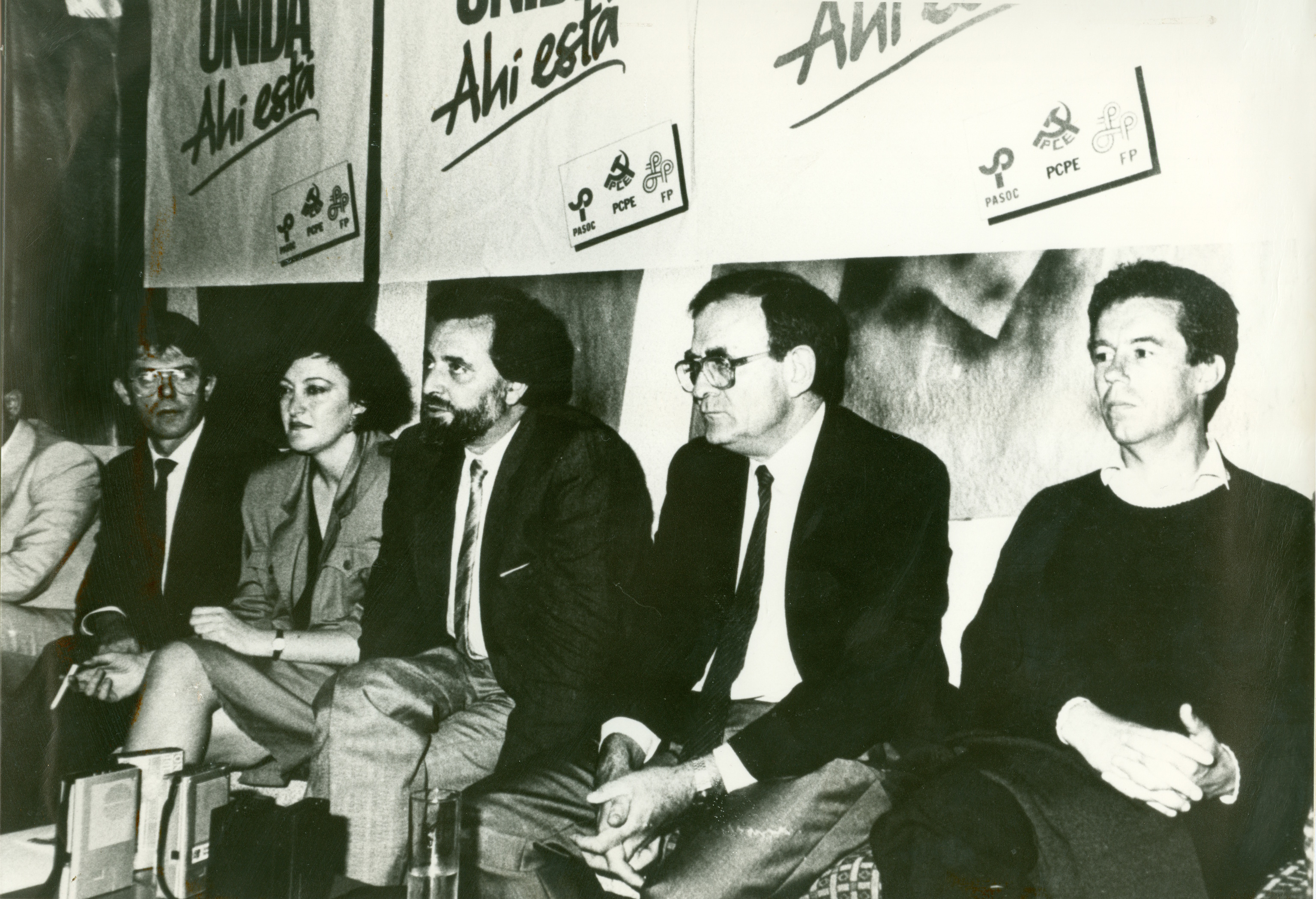 Anguita y otros miembros de IU, en una campaña electoral.