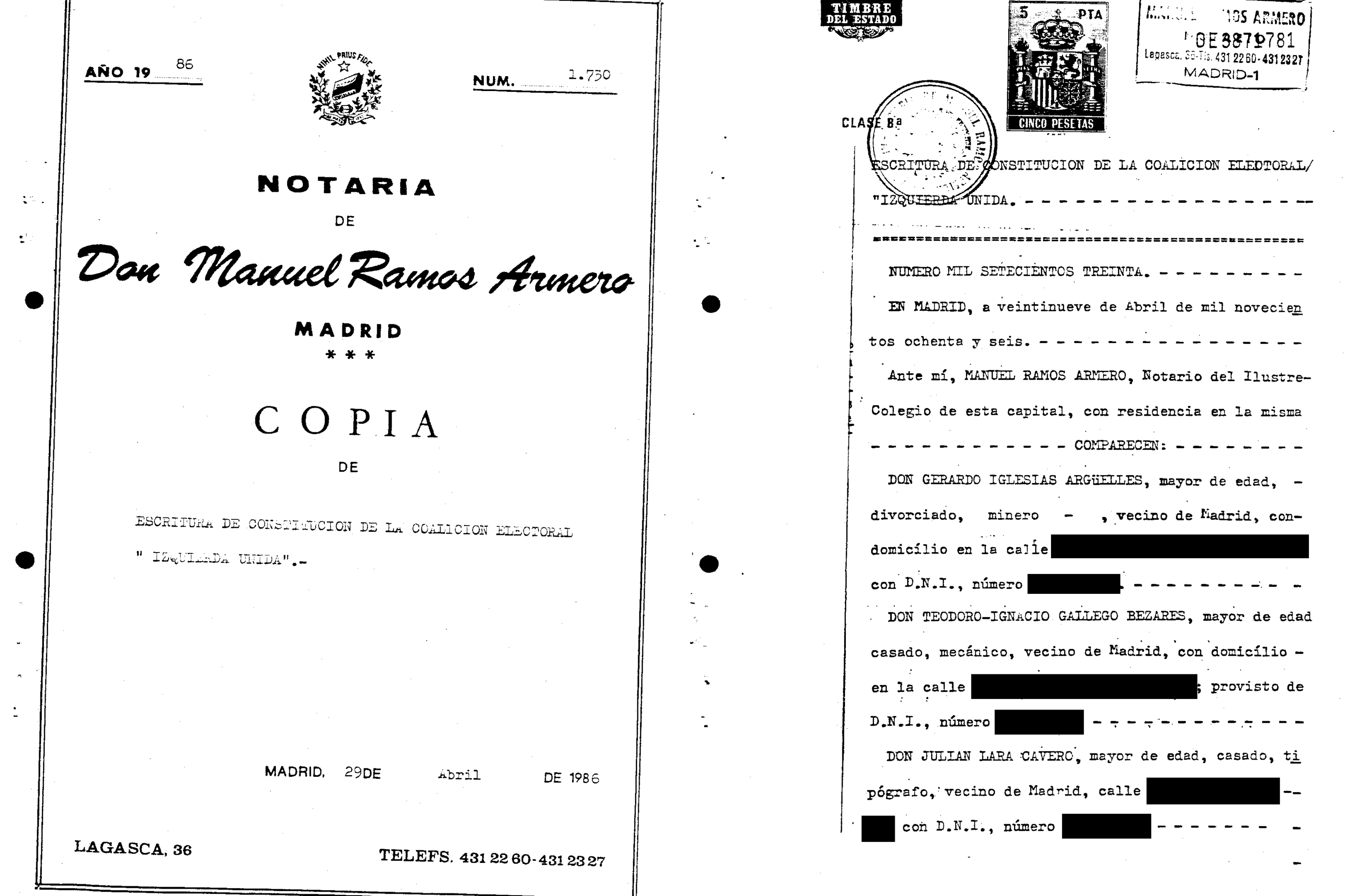 Escritura de la firma de la coalición de IU en una notaría de Madrid.