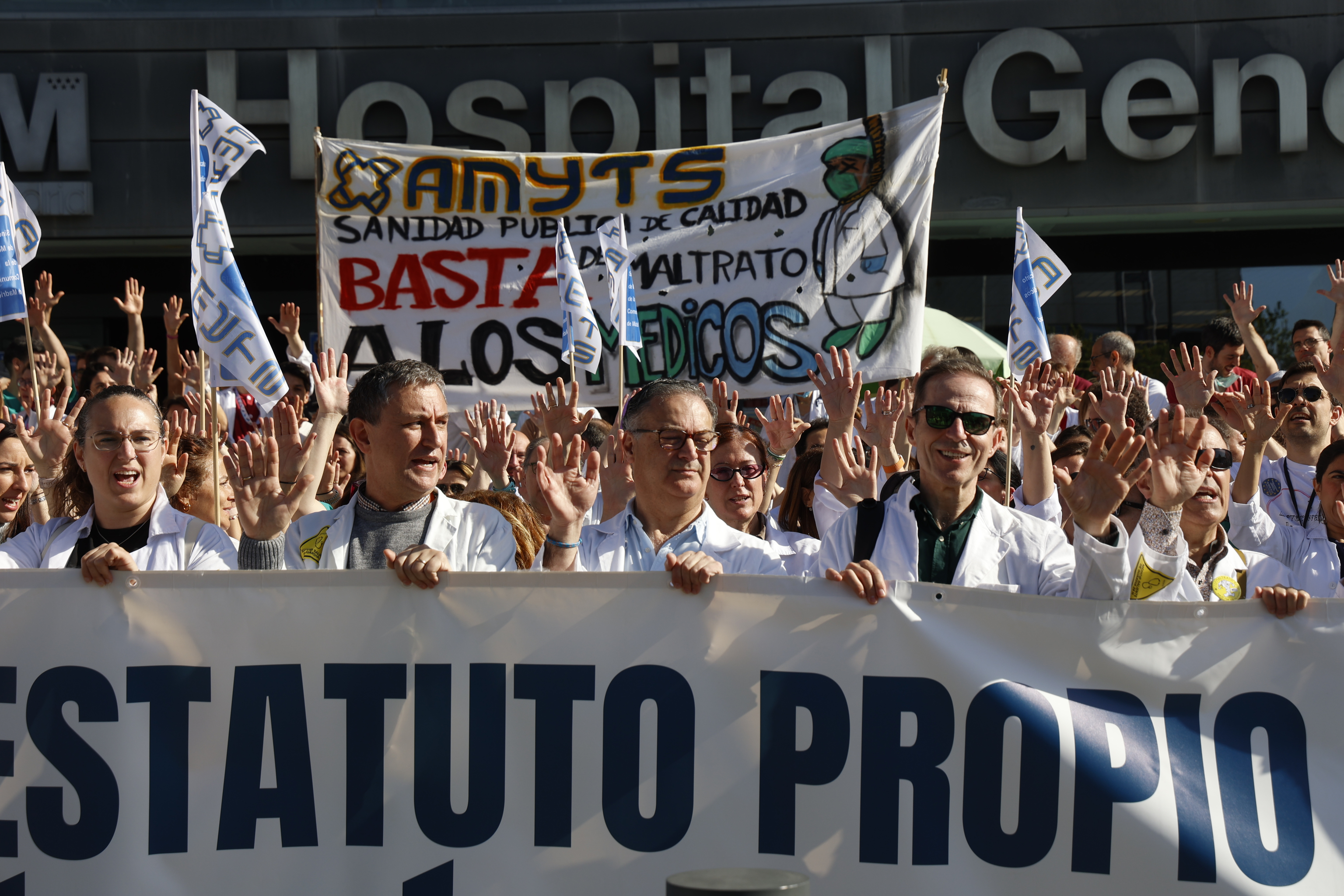 El Comité de Huelga Médica exige a Pedro Sánchez que asuma la  responsabilidad de desatascar la negociación: "No habrá médicos si se sigue  legislando contra ellos" | España