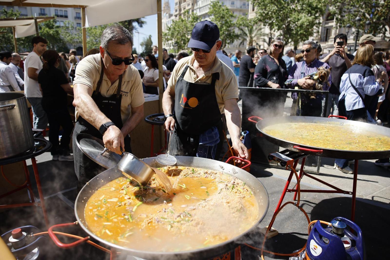 Preparación de paellas en el concurso Tastarròs 2026