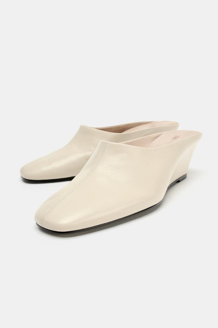 Las expertas en moda coinciden: los wedge mules son el calzado de primavera que transforma cualquier look b�sico en uno de lujo