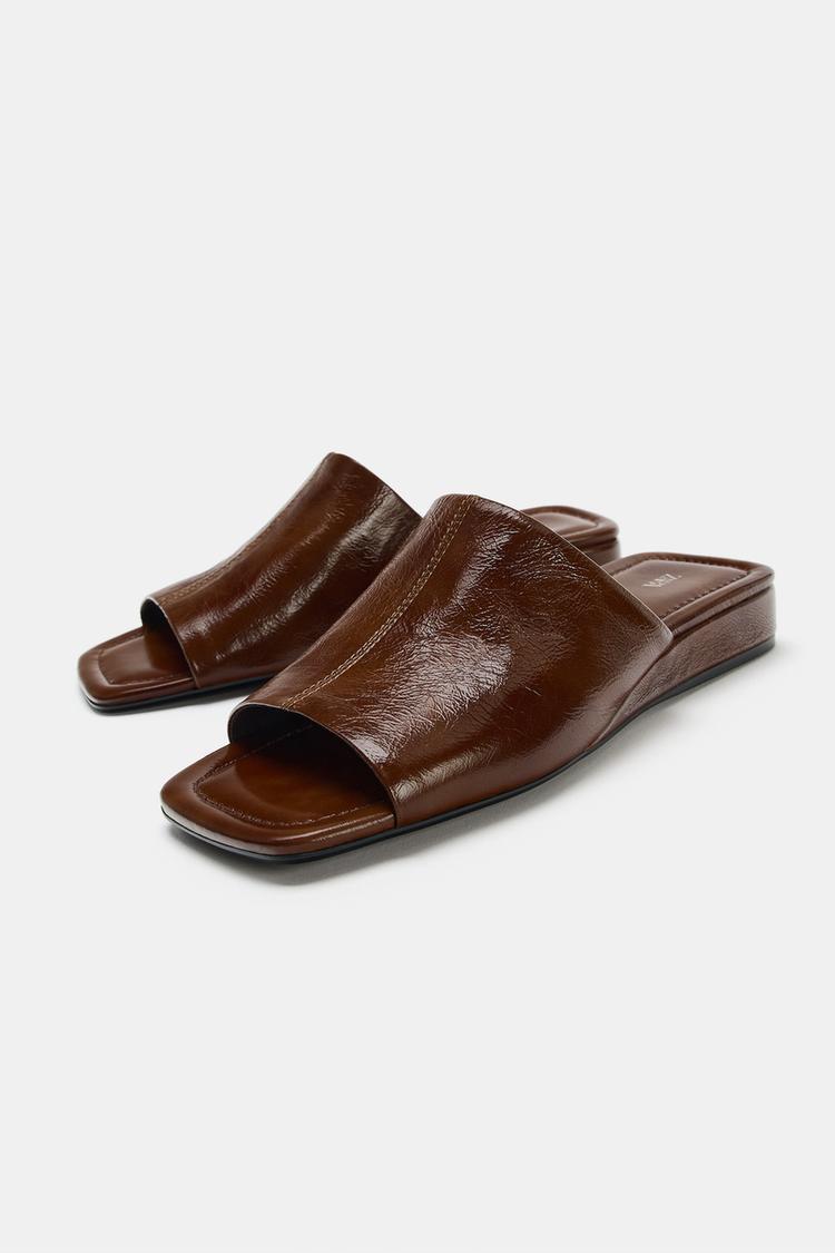 Las expertas en moda coinciden: los wedge mules son el calzado de primavera que transforma cualquier look b�sico en uno de lujo