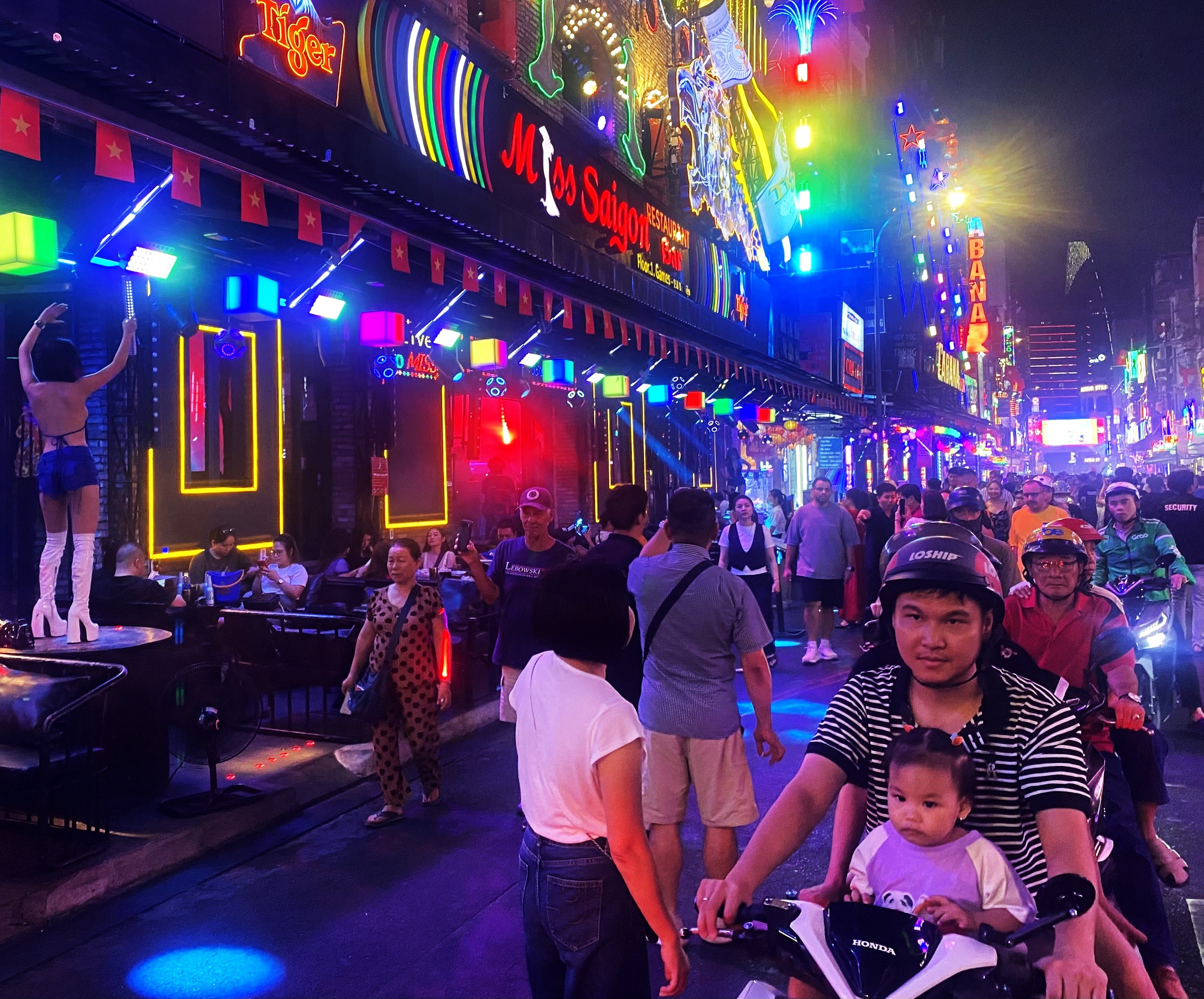 Calle Bui Vien, epicentro de la fiesta en Ho Chi Minh.