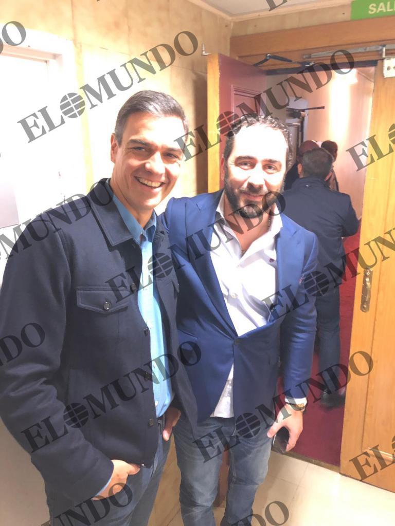 Pedro S�nchez y V�ctor de Aldama, en el acto del PSOE en el teatro de La Latina el 3 de febrero de 2019.