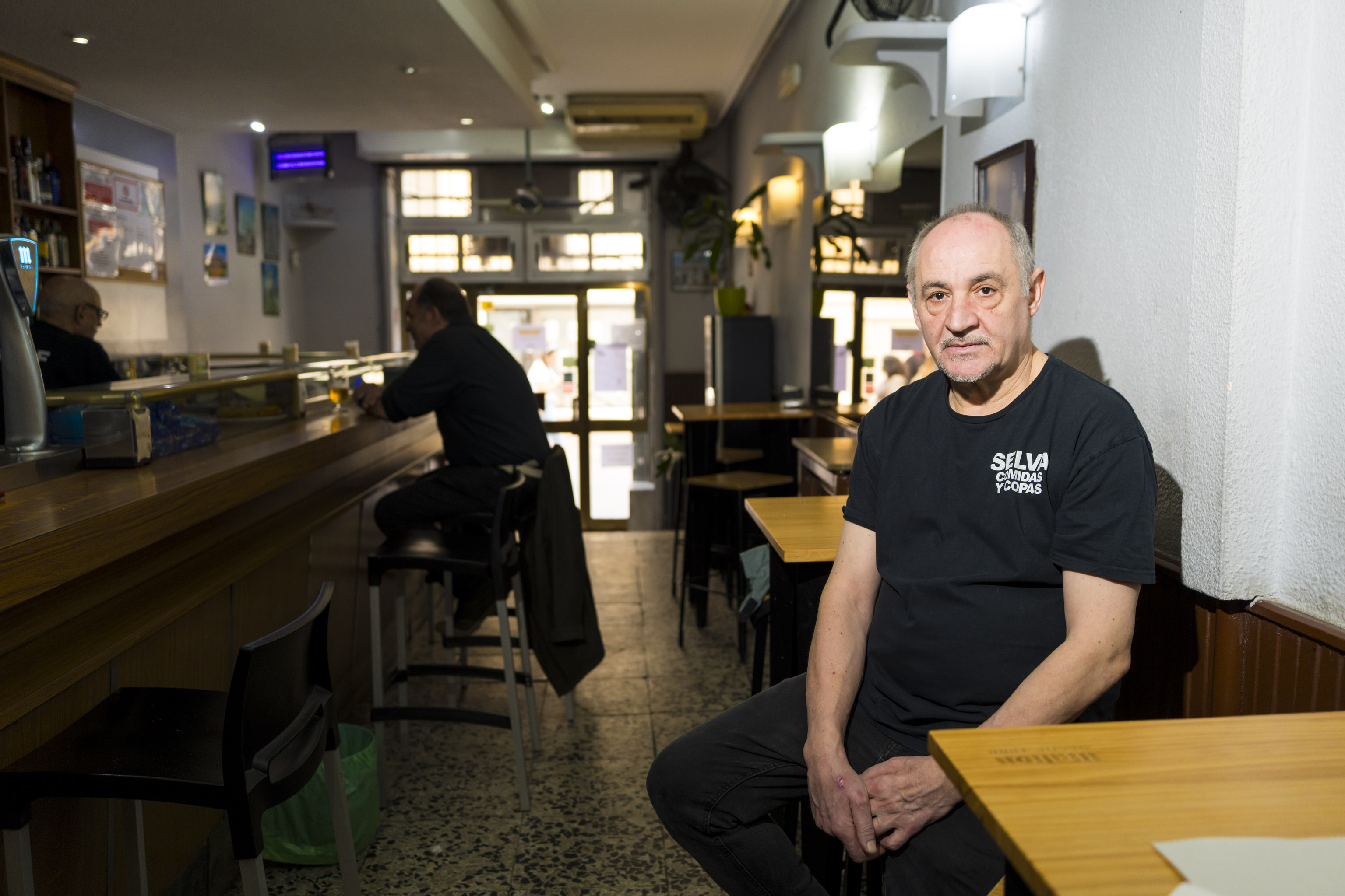 Las mesas de La Selva, una taberna castiza en Malasaña.