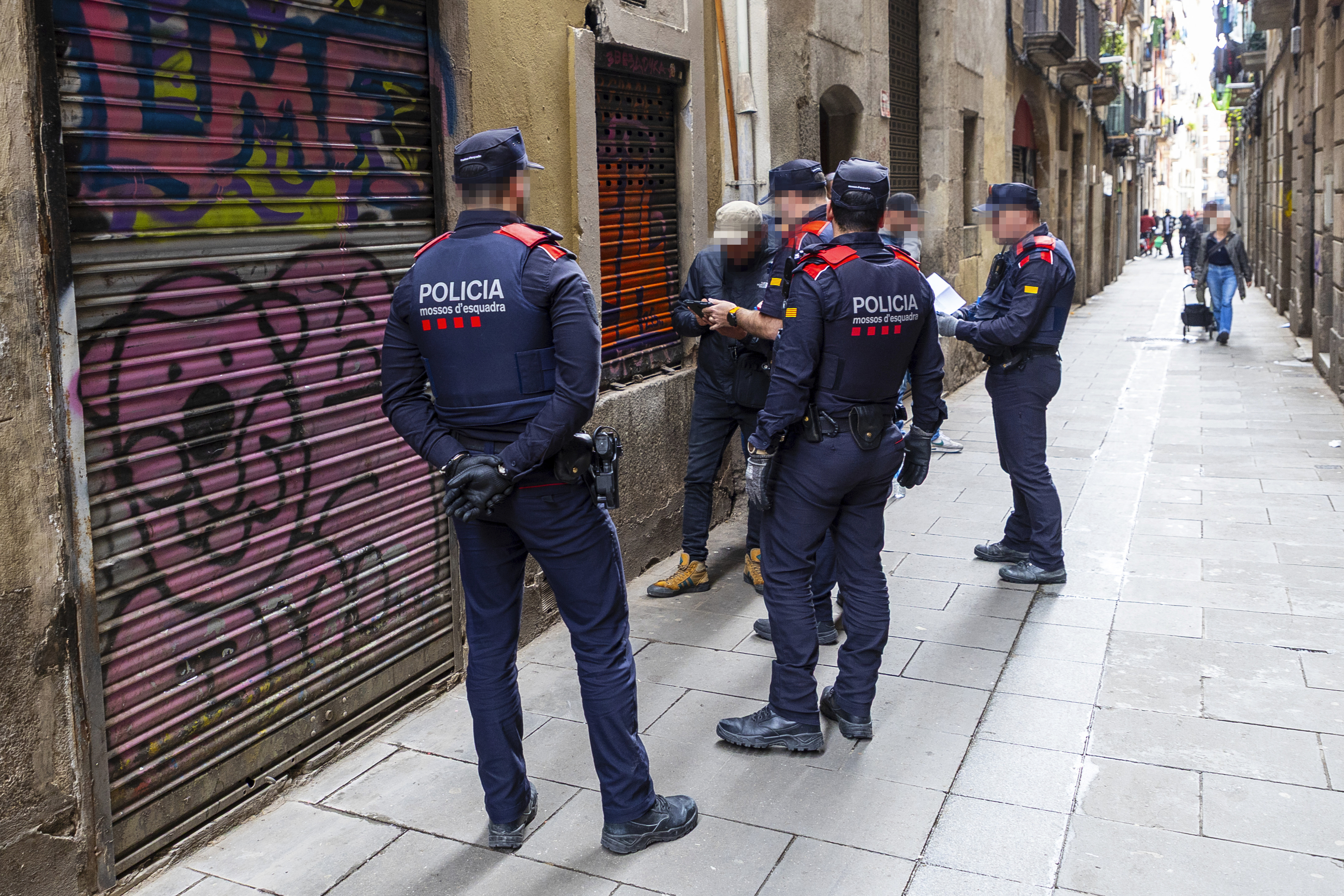 Operativo de los Mossos dentro del plan Kanpai en Barcelona