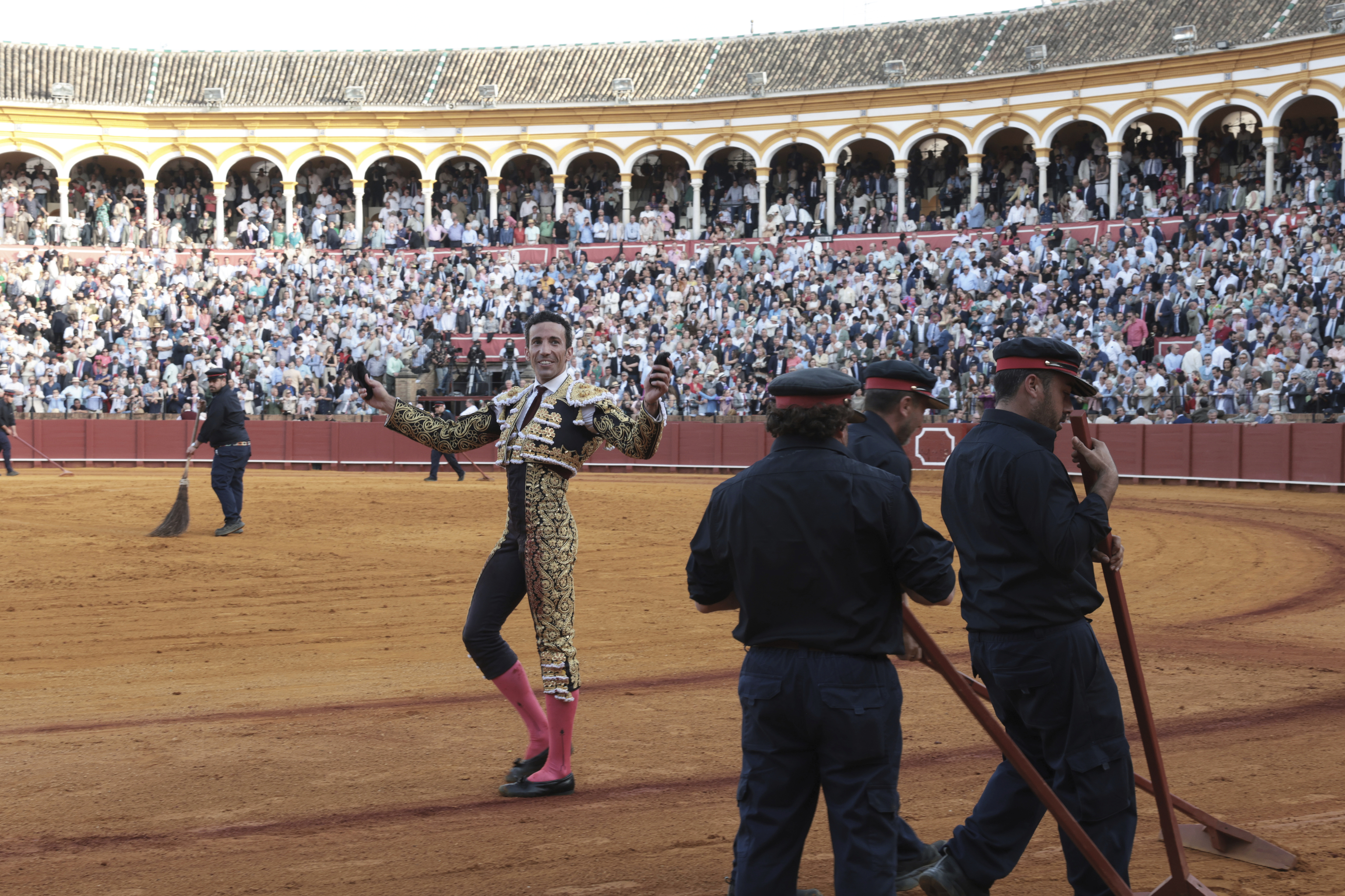 David de Miranda pasea las dos orejas en la Maestranza