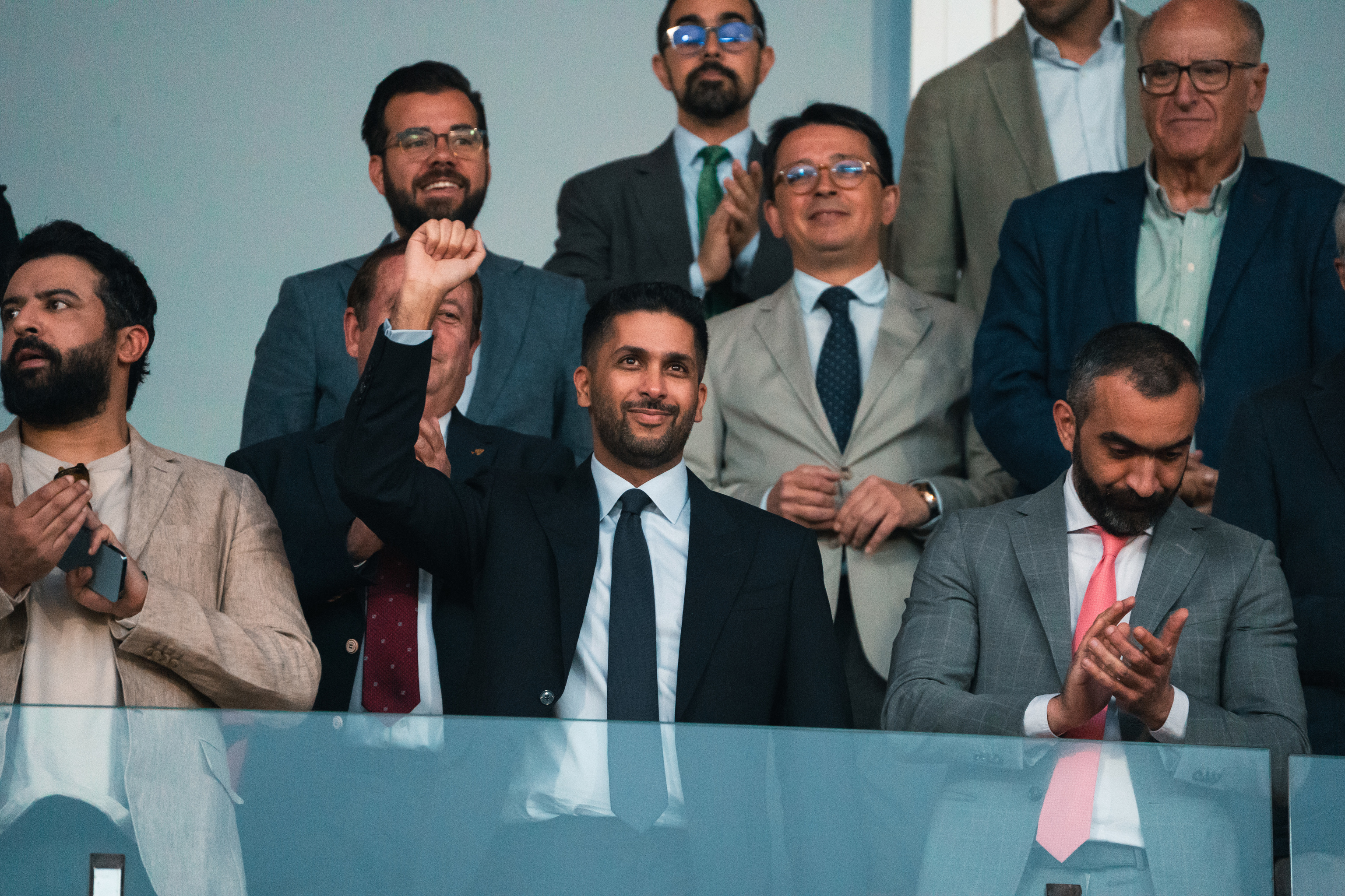 Mohamed Al-Khereji viendo un partido desde el palco del UD Almer�a Stadium