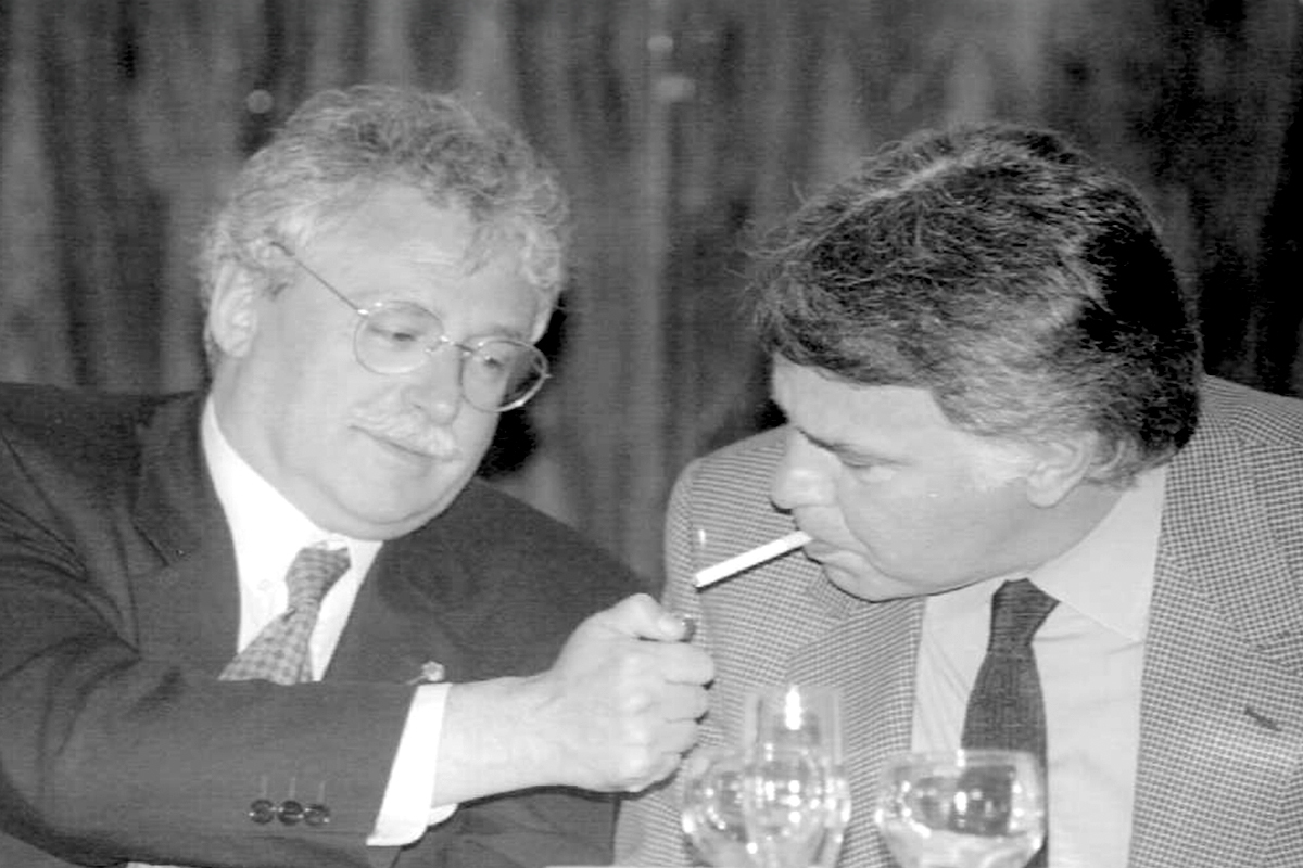 Leguina da fuego a Felipe Gonz�lez, en 1995.