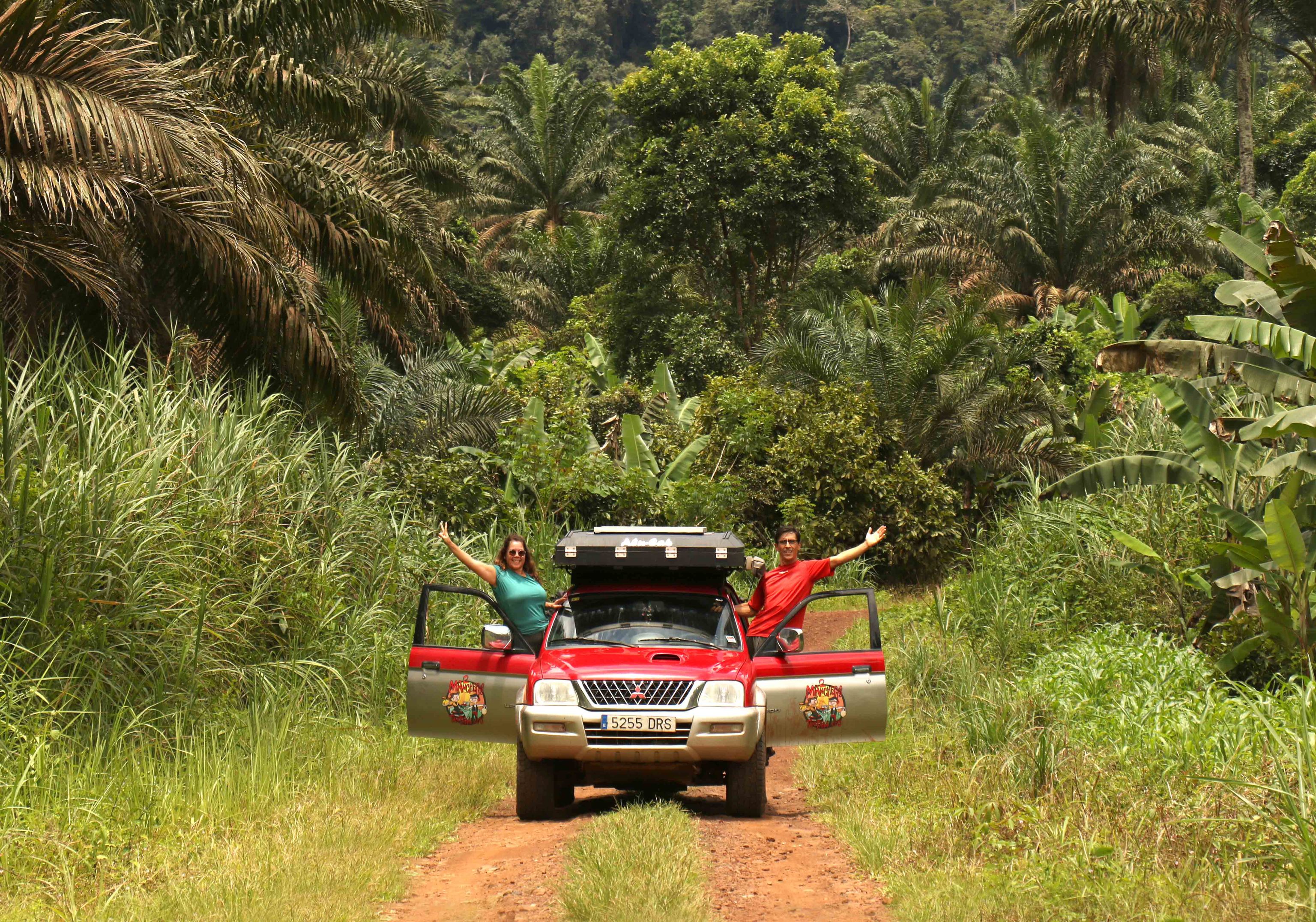 Los viajeros en ruta por Camerún.