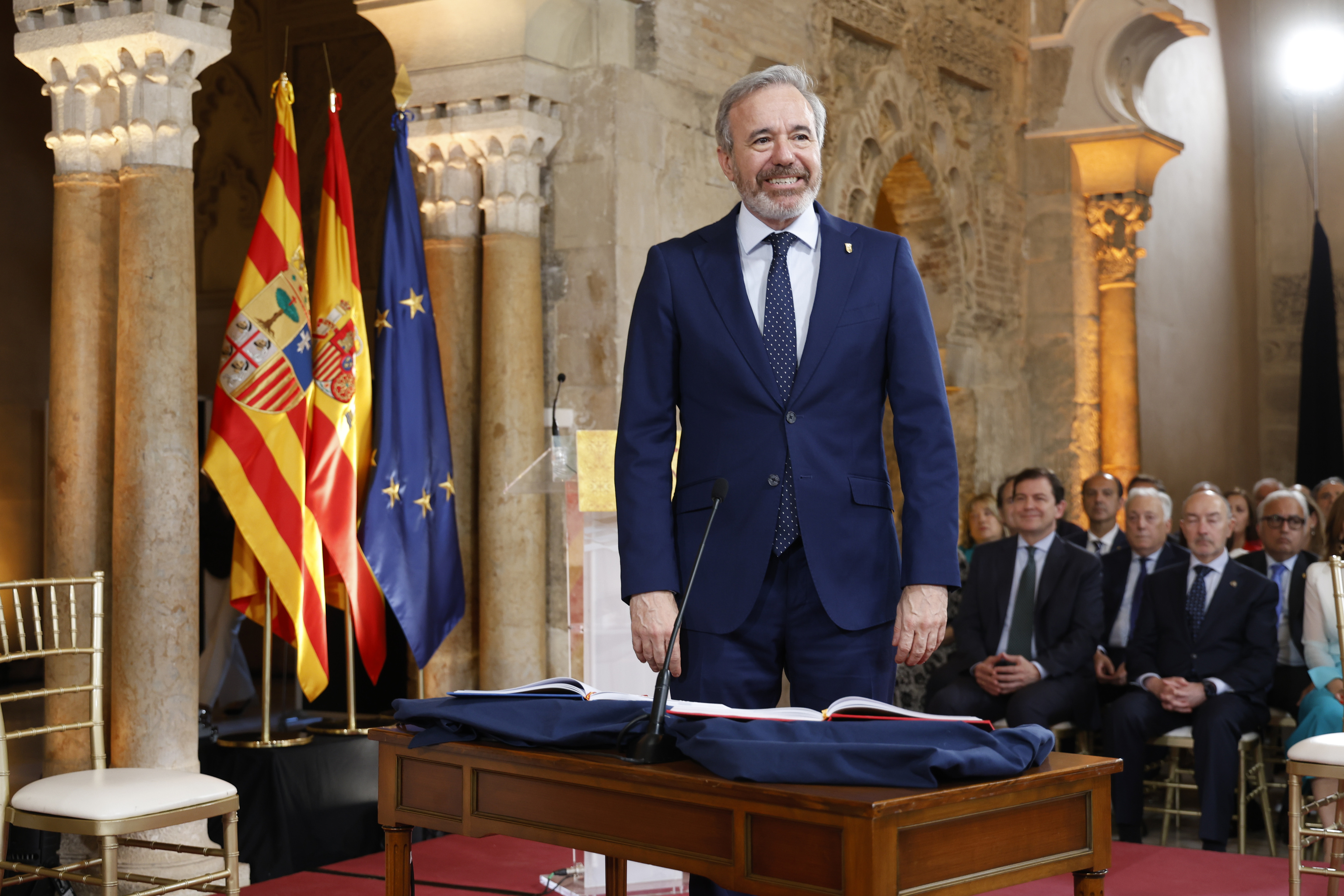 Jorge Azc�n jura el cargo de presidente de Arag�n