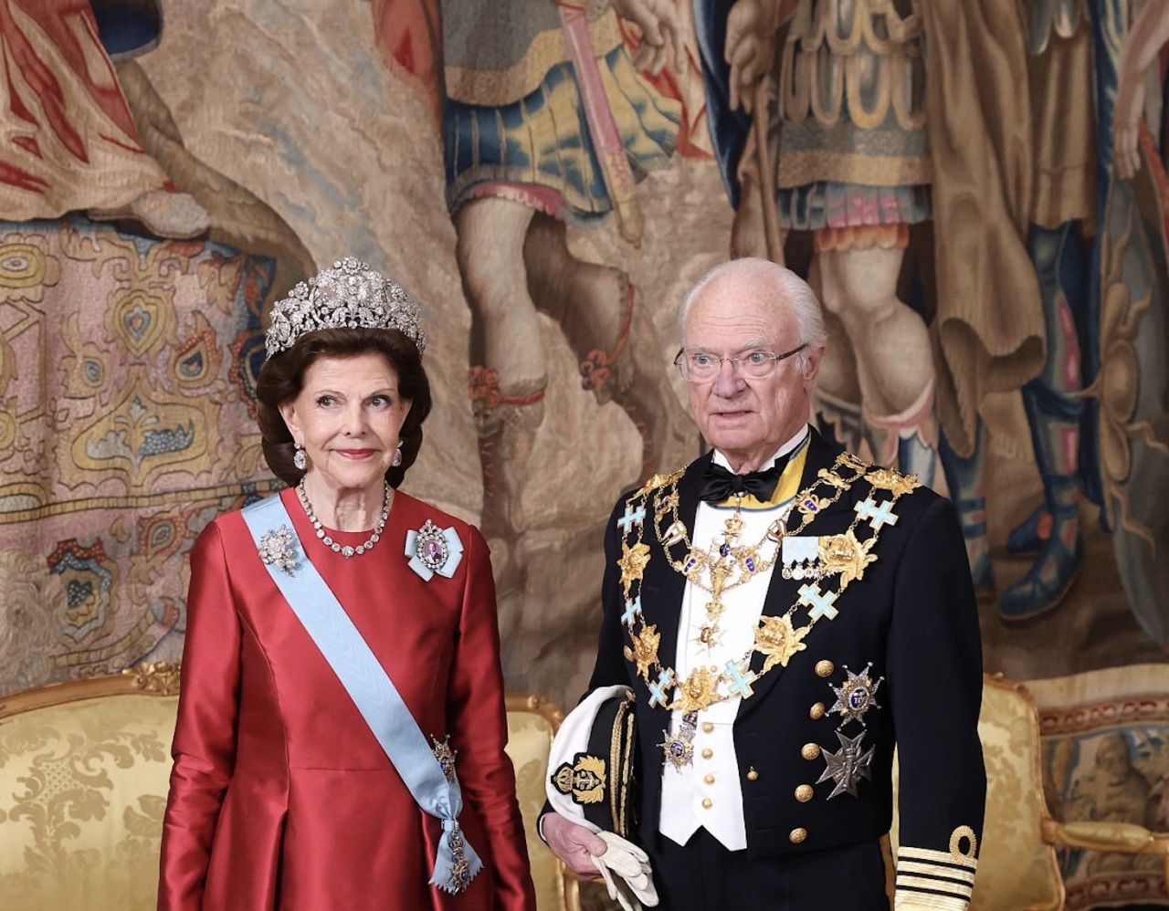 Los reyes de Suecia, en el Palacio Real de Estocolmo, este jueves.