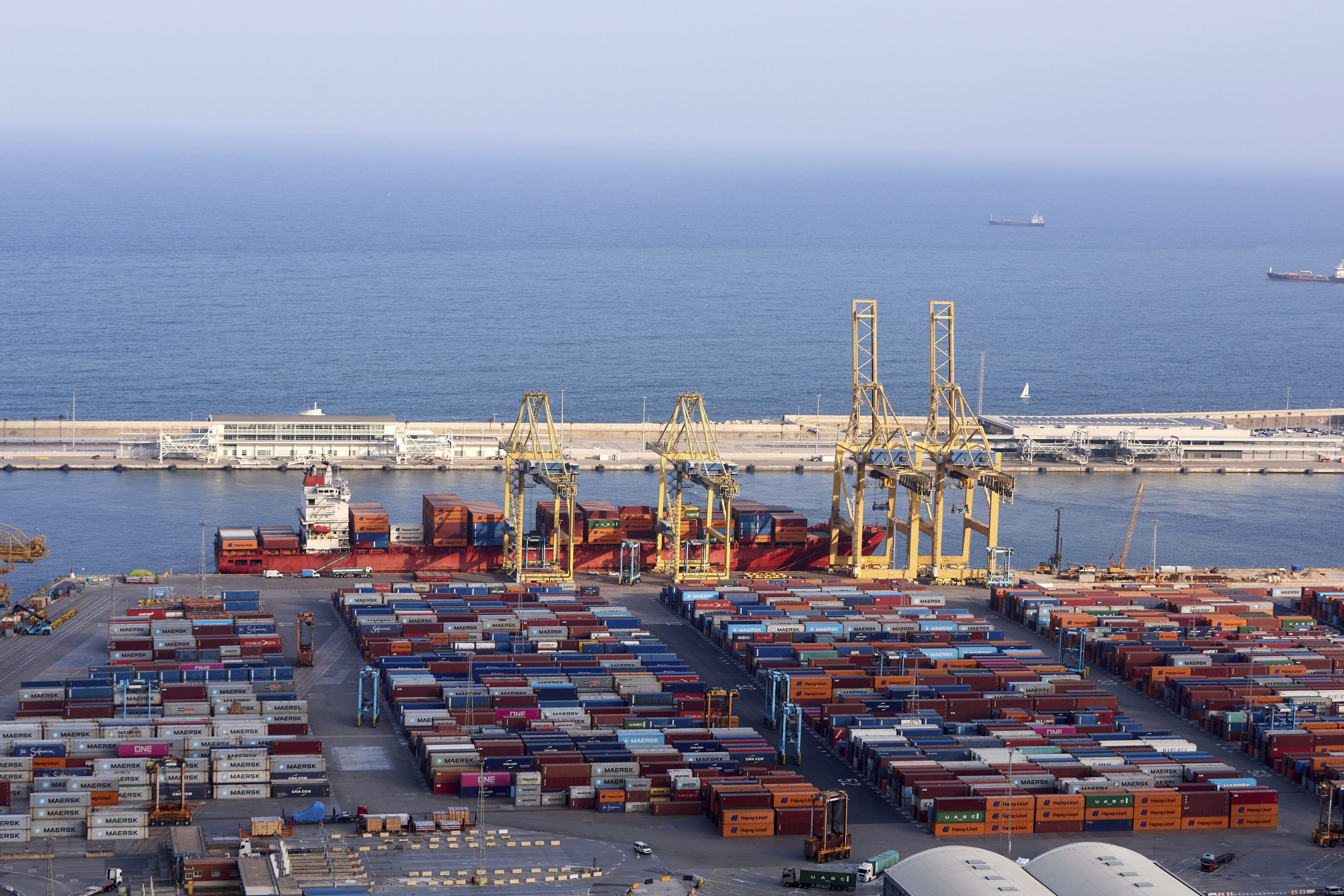 Las exportaciones de bienes sufren la mayor caída en cinco años y la inversión se desinfla ante la incertidumbre