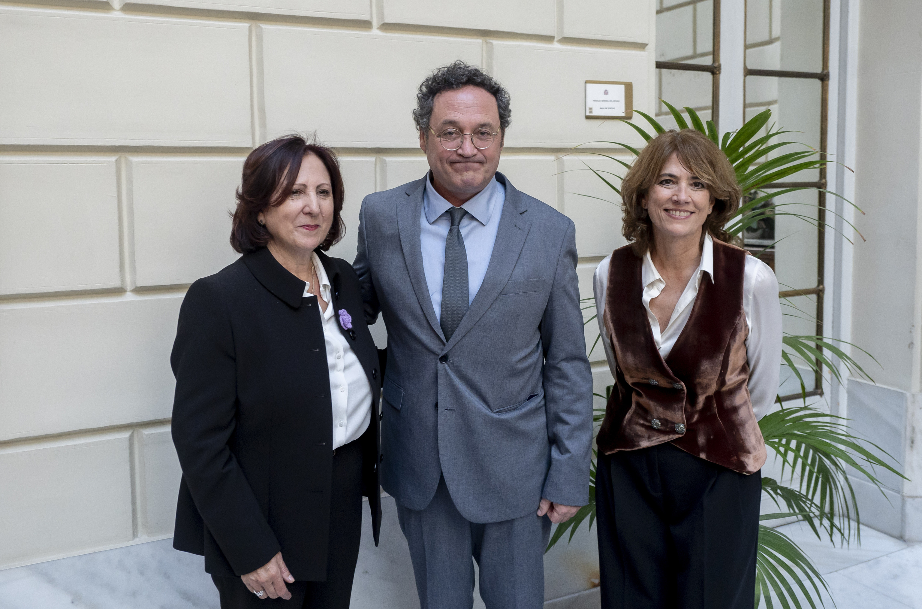 La fiscal general del Estado, Teresa Peramato, junto a sus predecesores �lvaro Garc�a Ortiz y Dolores Delgado.